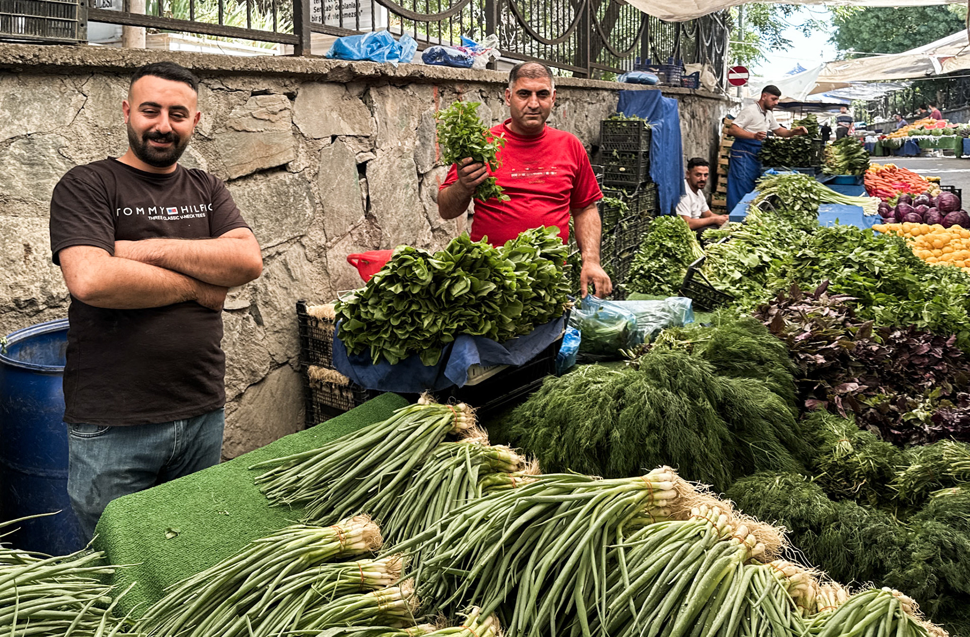 Küçükçekmece: street market - veg sellers