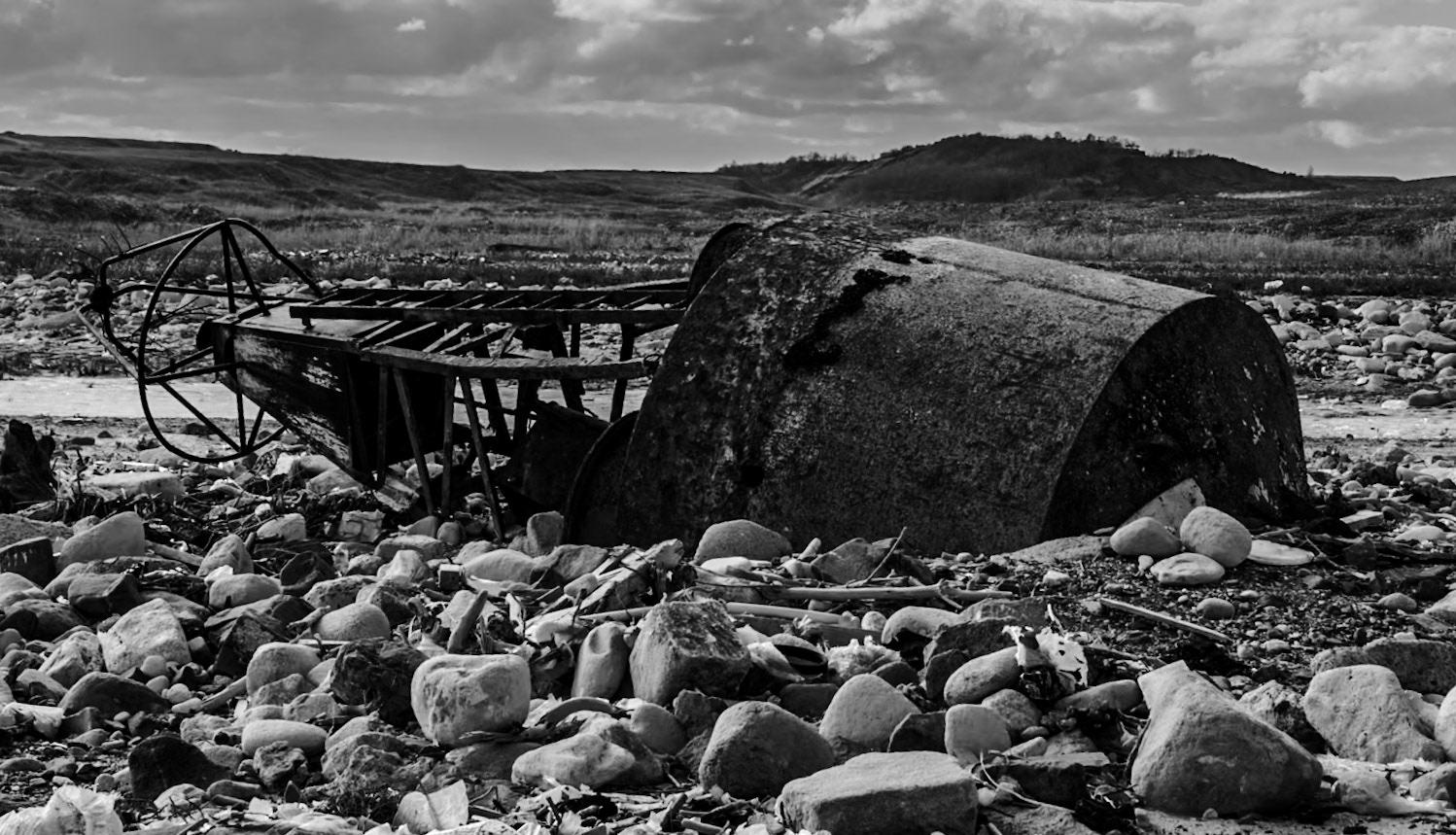 Black Sea coast east of Yeniköy: washed-up lighting buoy