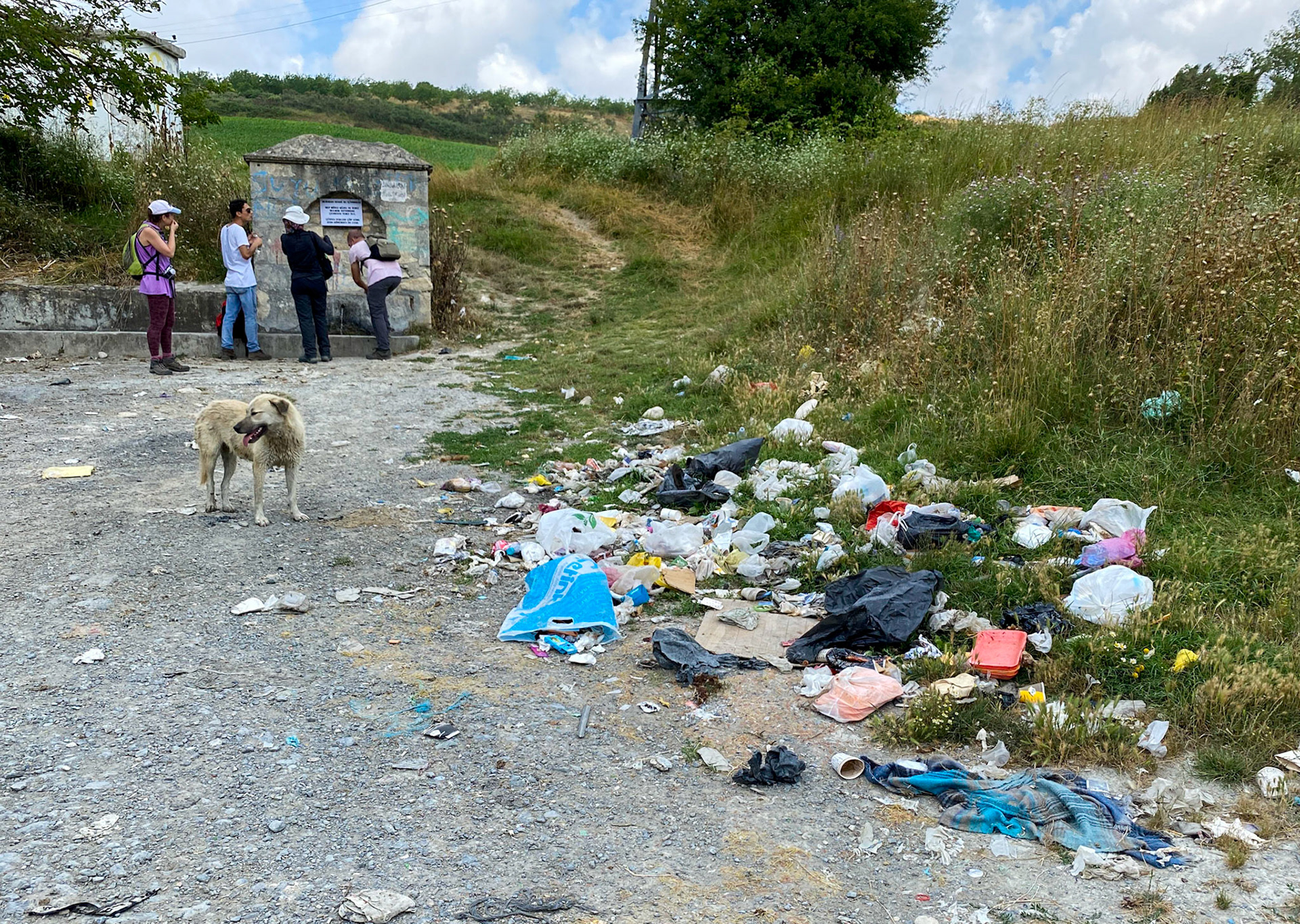 Dursunköy Ottoman fountain: trash