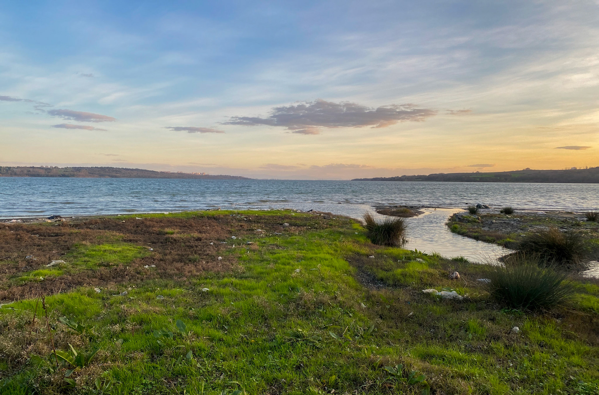 Küçükçekmece northwestern marsh: where a stream joins the lagoon