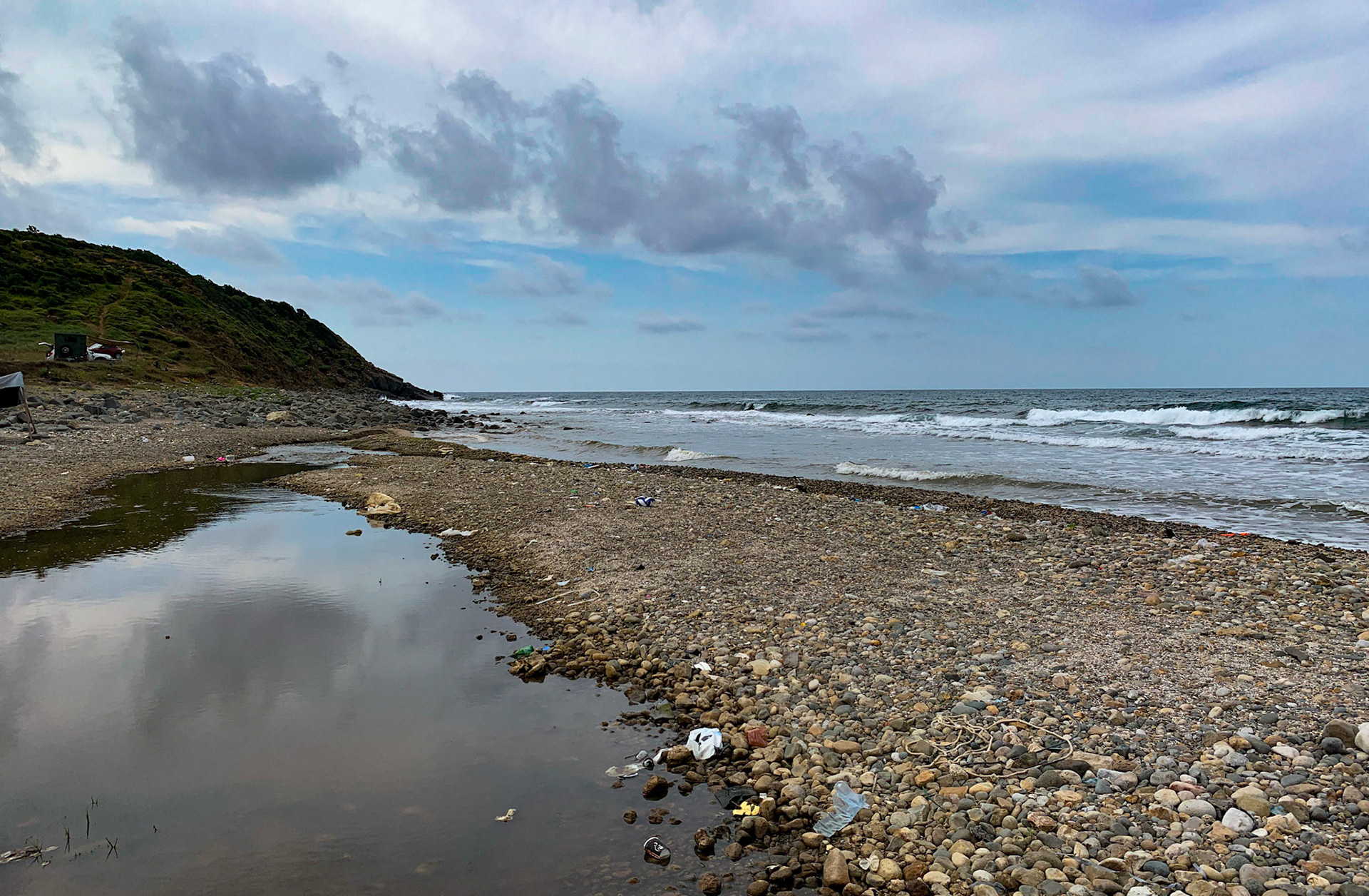 Kurna: stony beach
