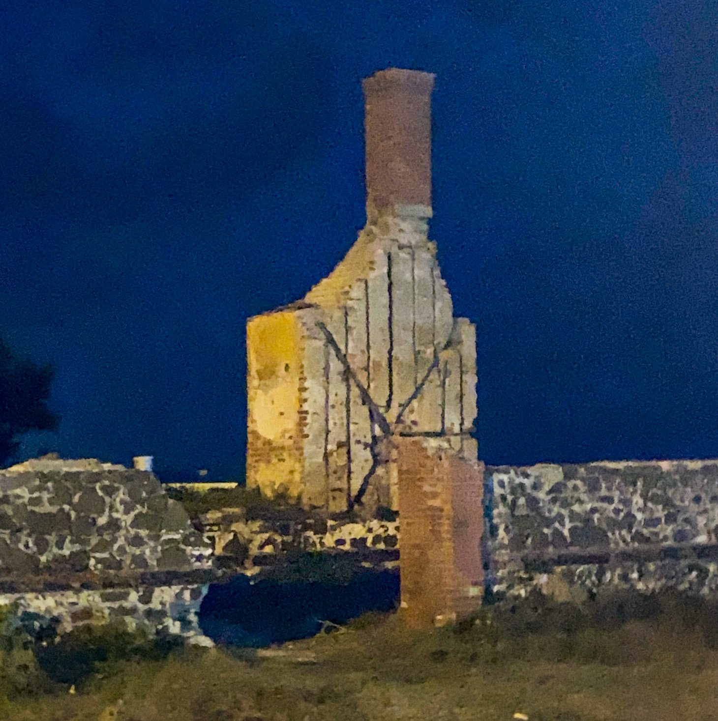 Riva: mansion chimney