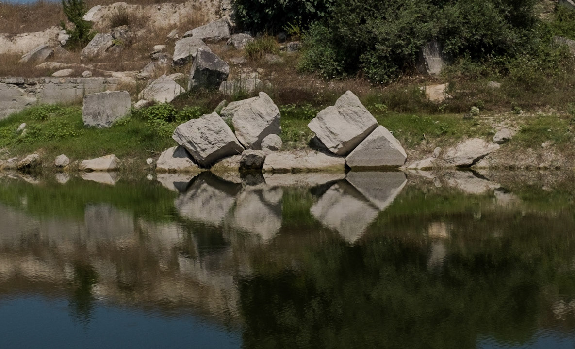 Filiboz quarry: reflected küfeki-limestone blocks