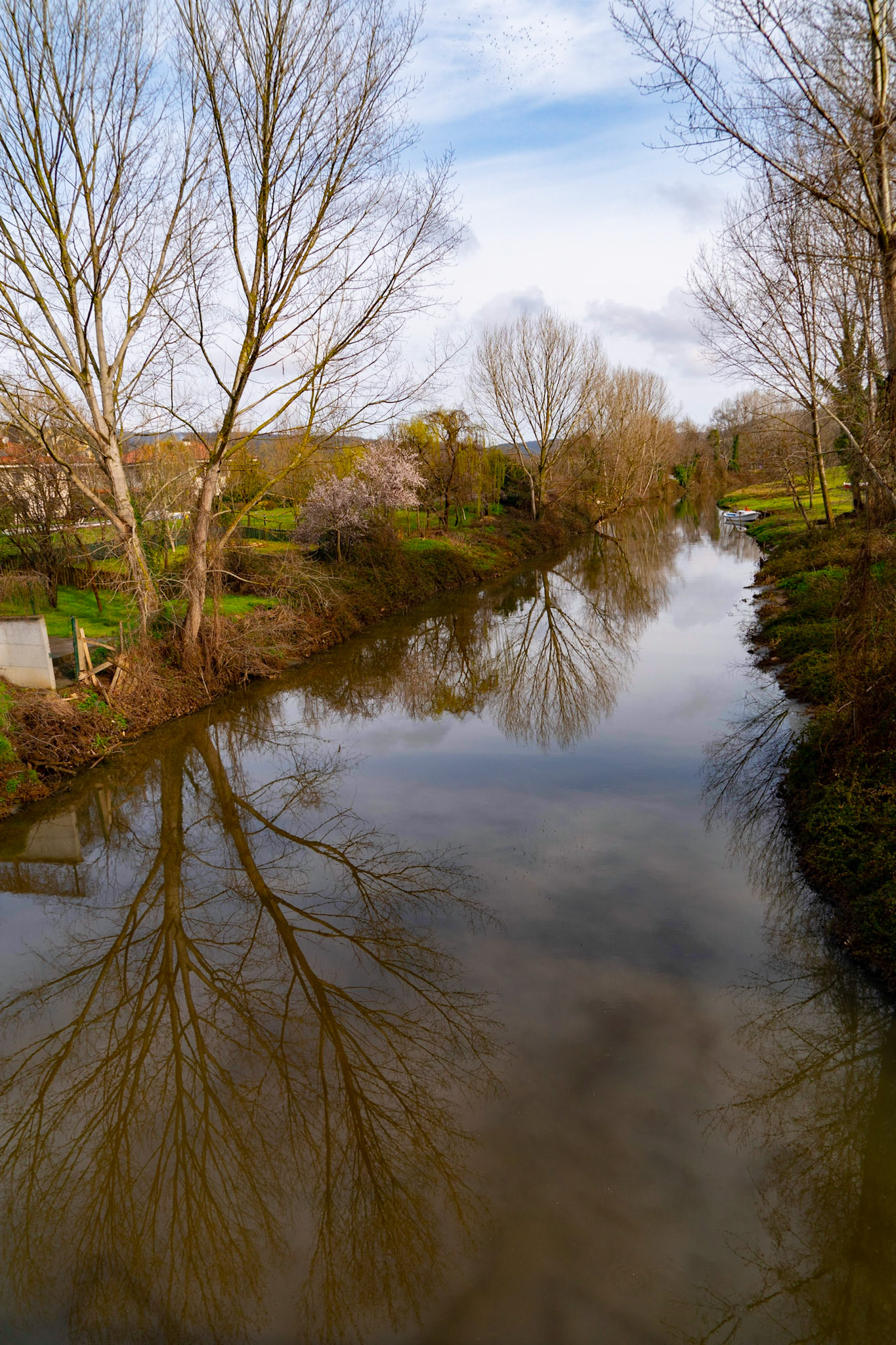 Bozhane: reflections in Çayaǧiz river