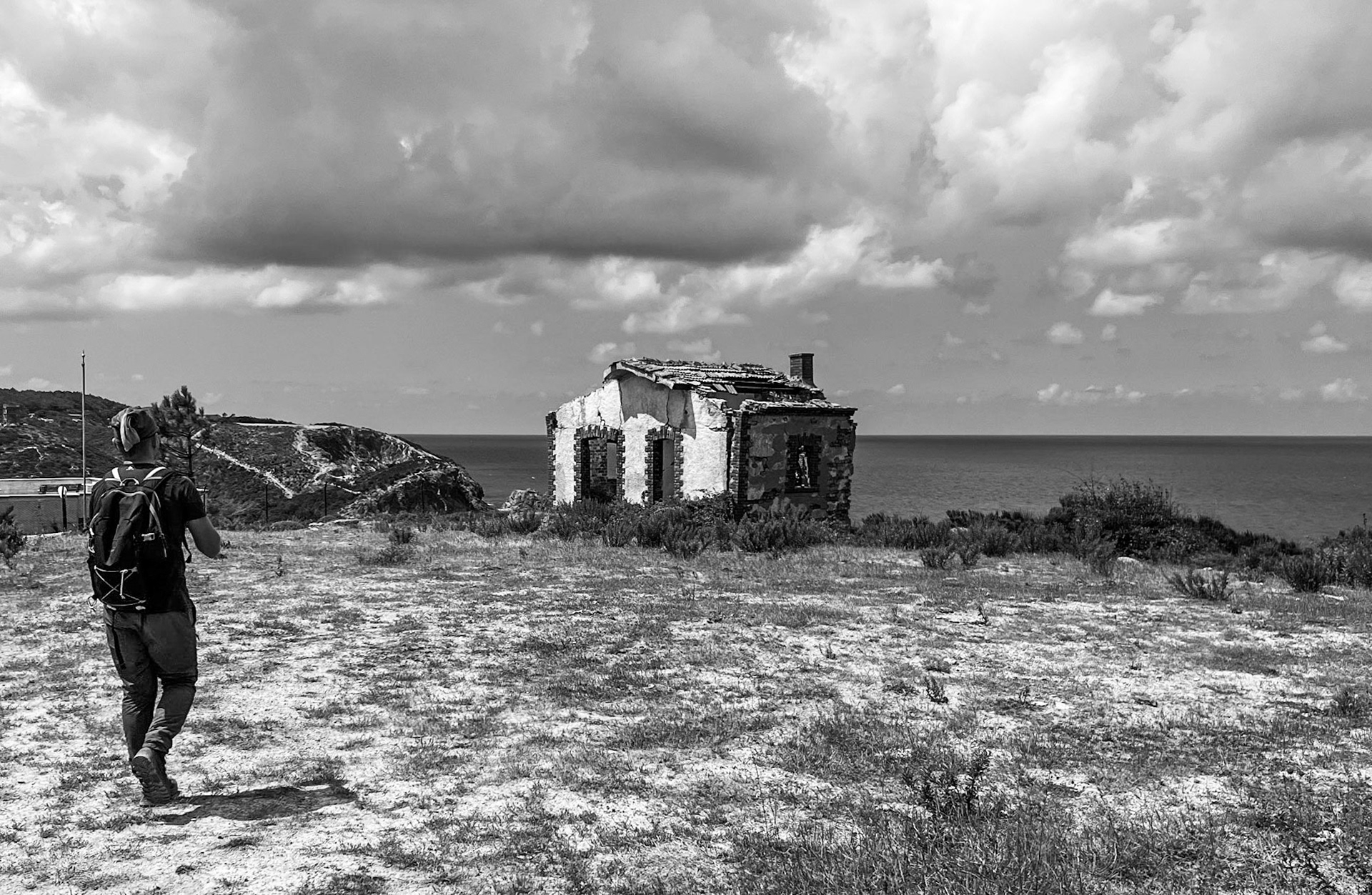 between Kurna fishing hamlet and the Kurna quarry: a lookout cottage