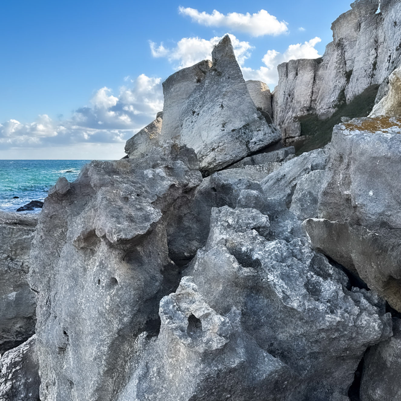 Sahilköy: rocky shore