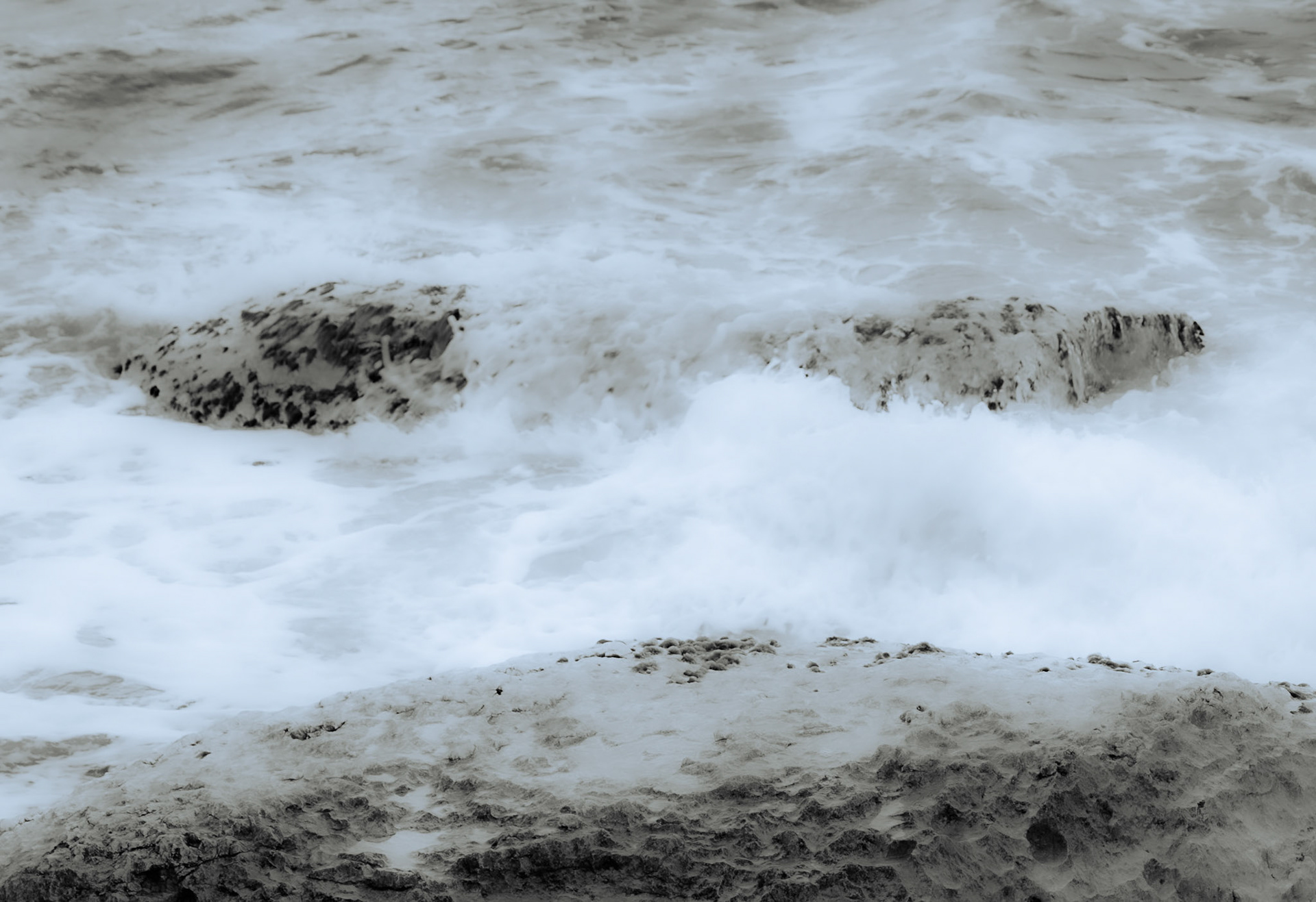 the beach just east of Sahil Kamp: sea and rock