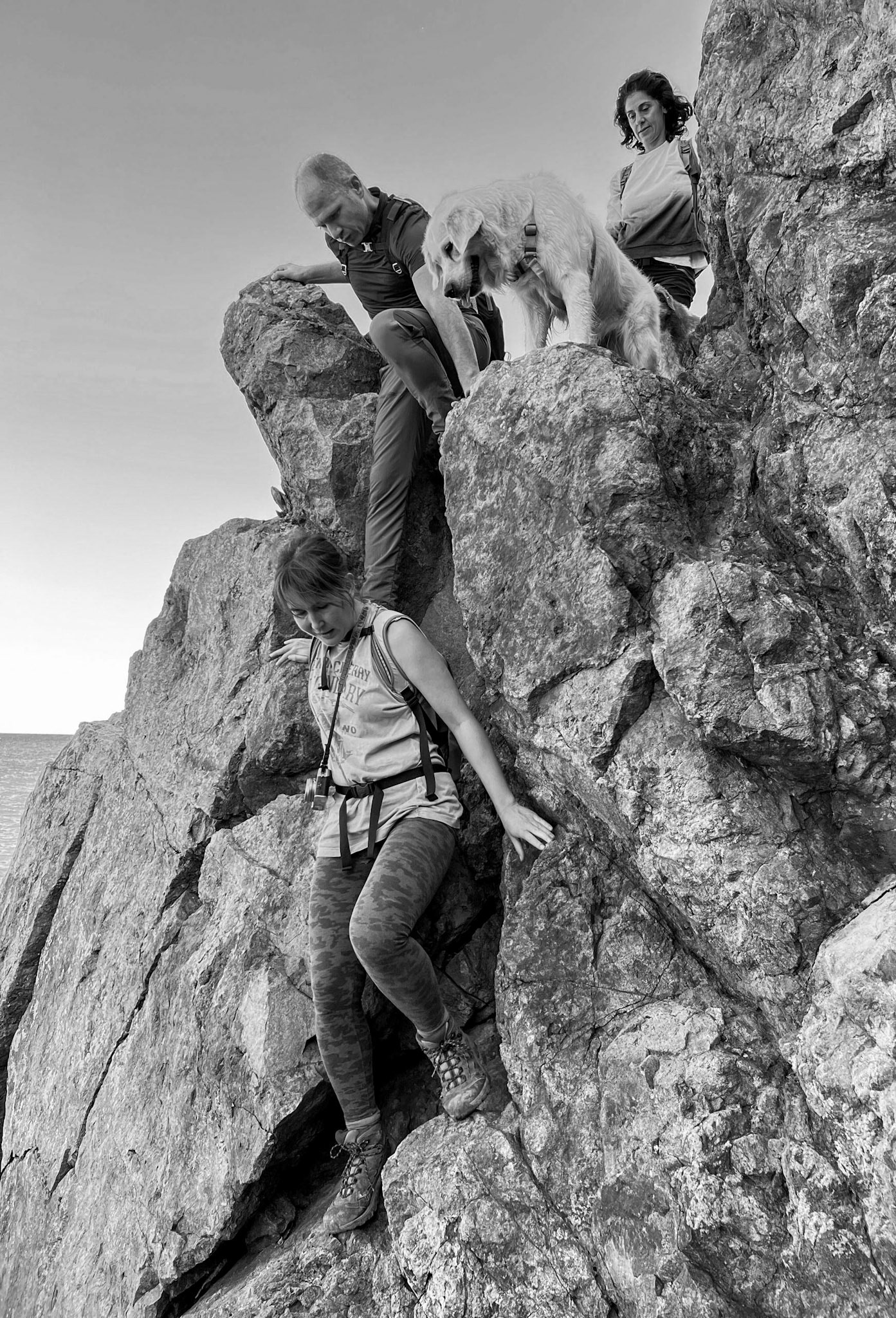 heading west along the Black Sea shore: Tasha, Alp, Lucia and Talin climbing over a headland