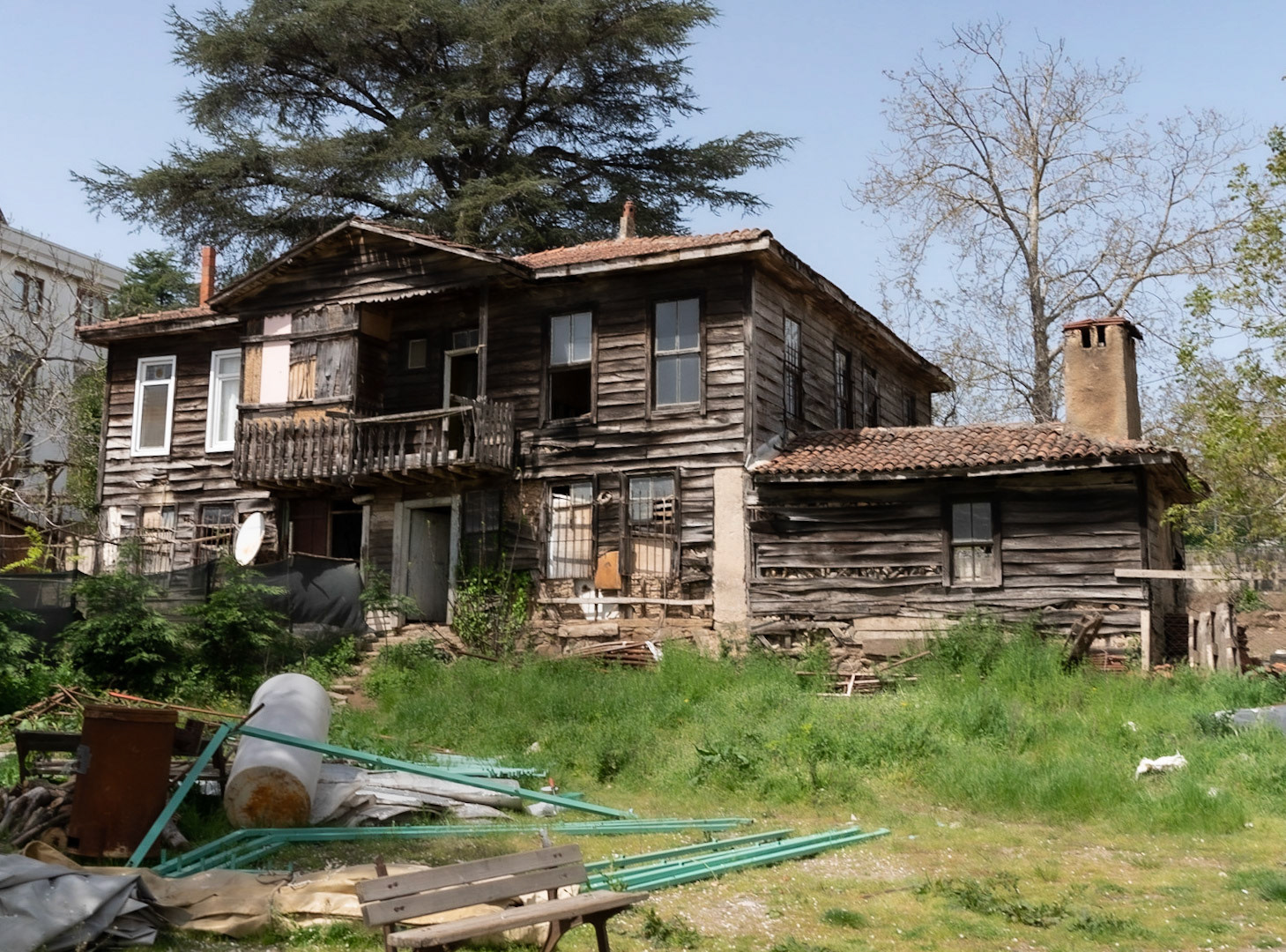 Reşadiye: empty wooden house