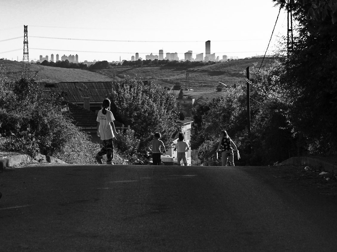 Nişantepe: kids playing in the street