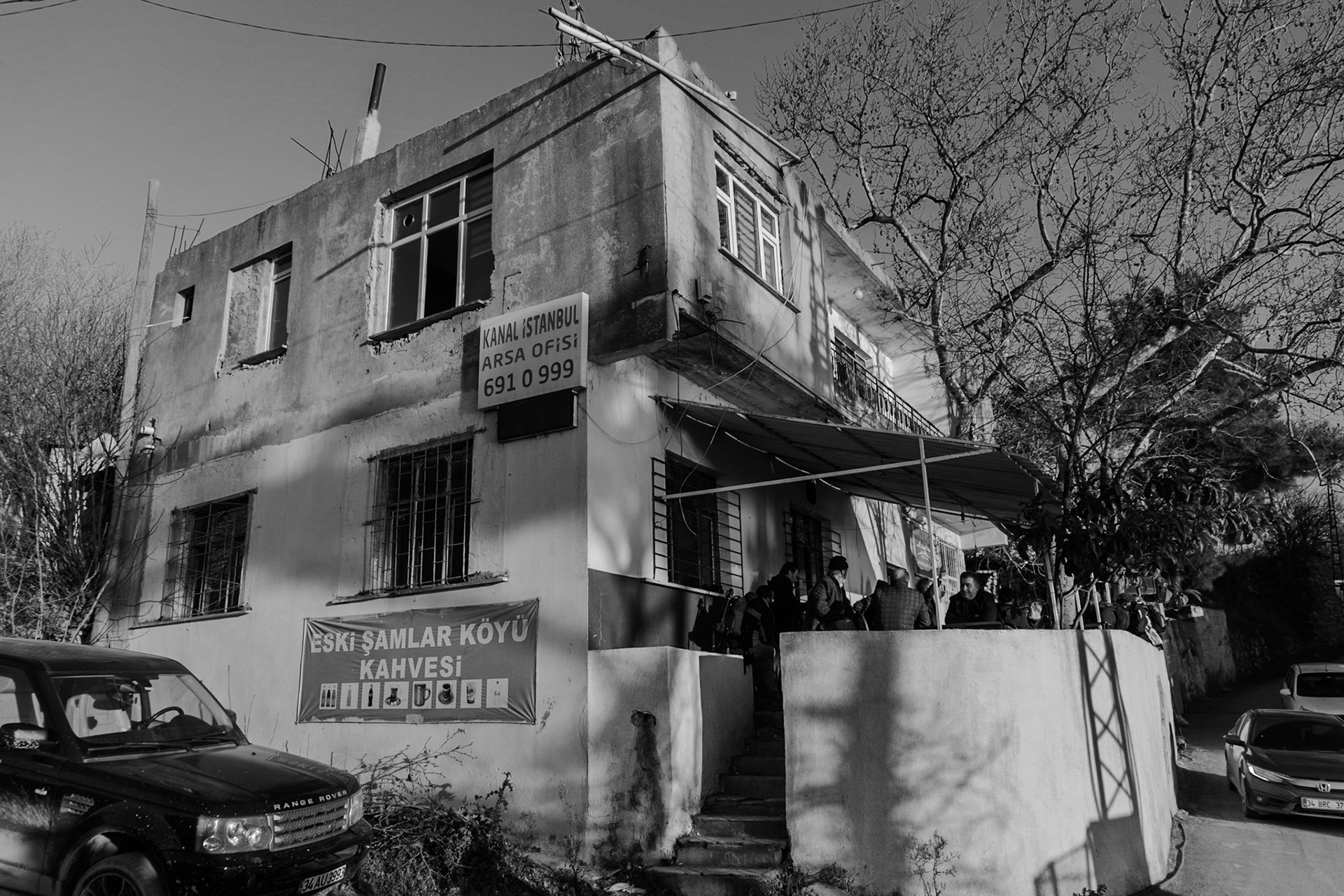 Şamlar: the tea-house and the local Kanal İstanbul land office