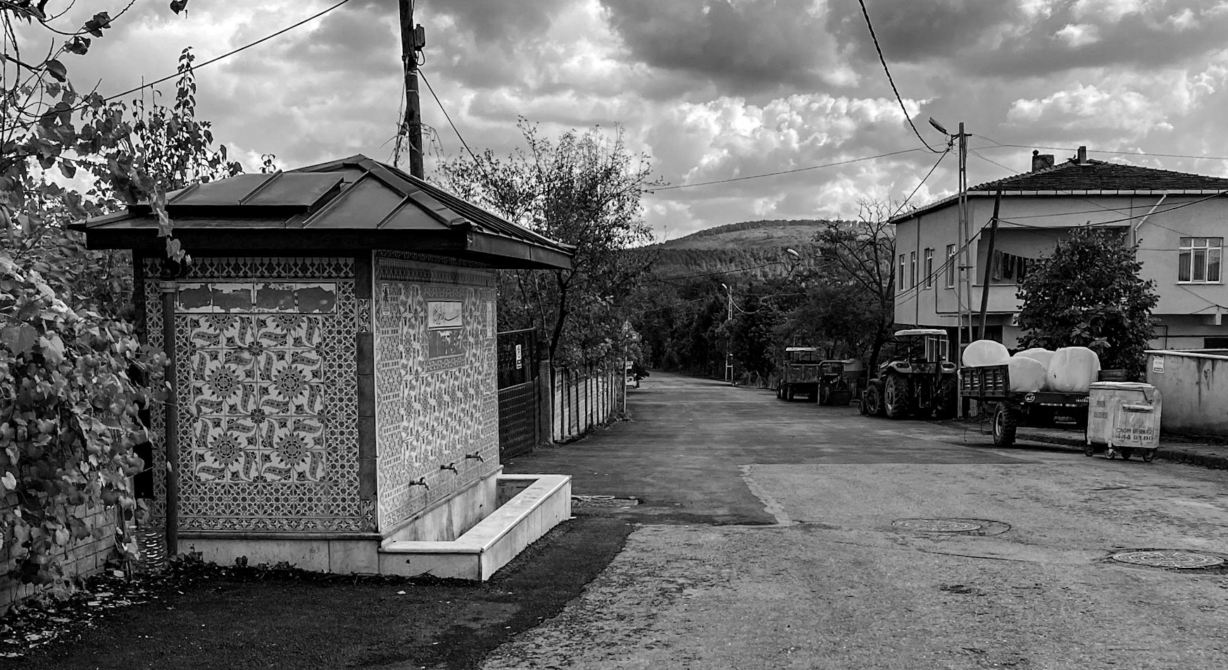 Ballıca: fountain and village street