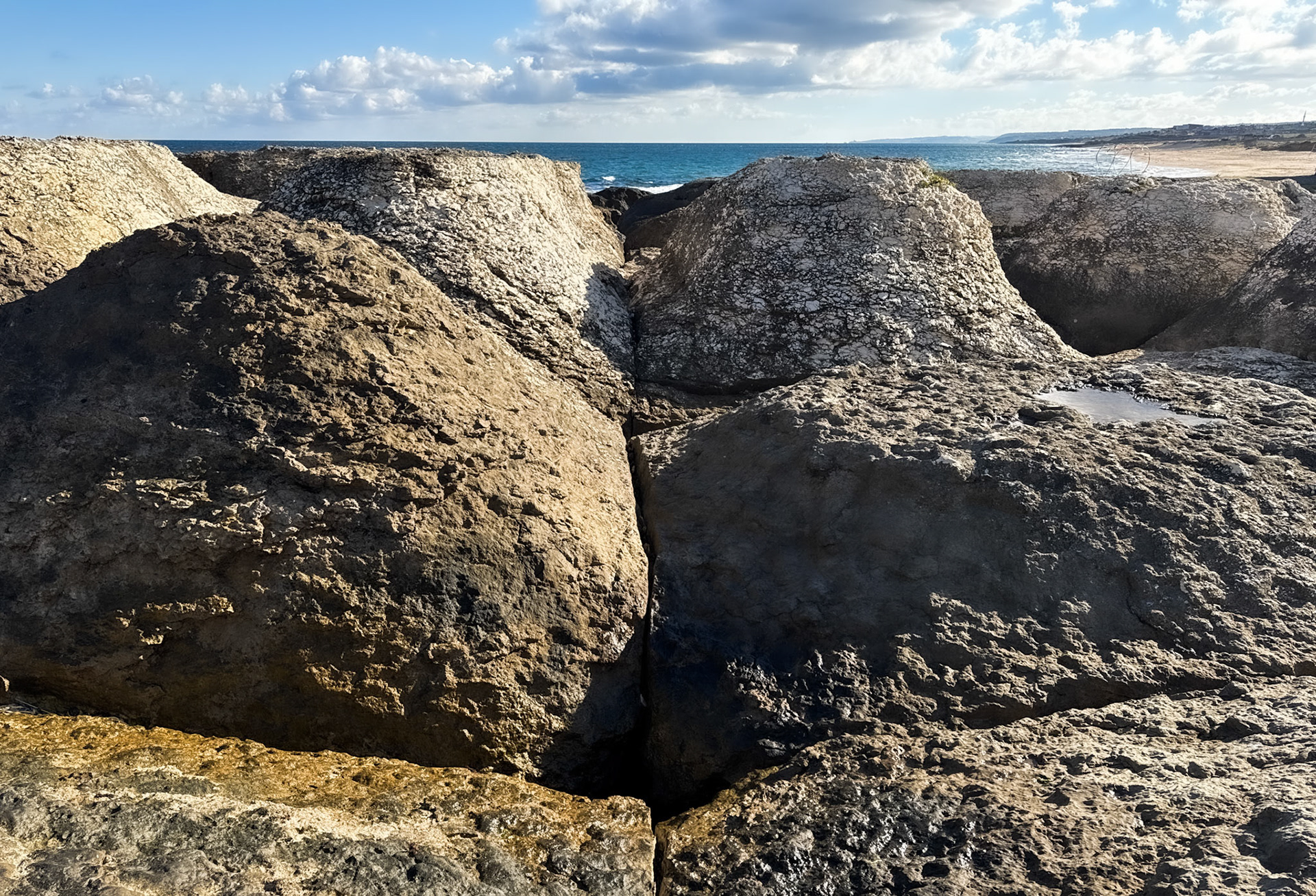 Sahilköy: basalt formation