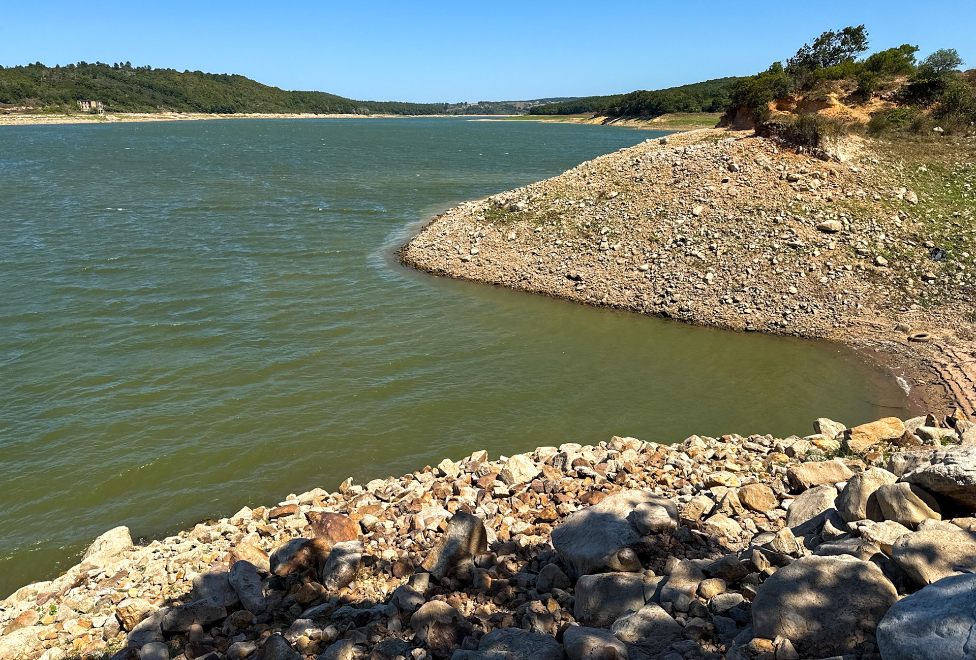 western Ömerli reservoir: shore walk