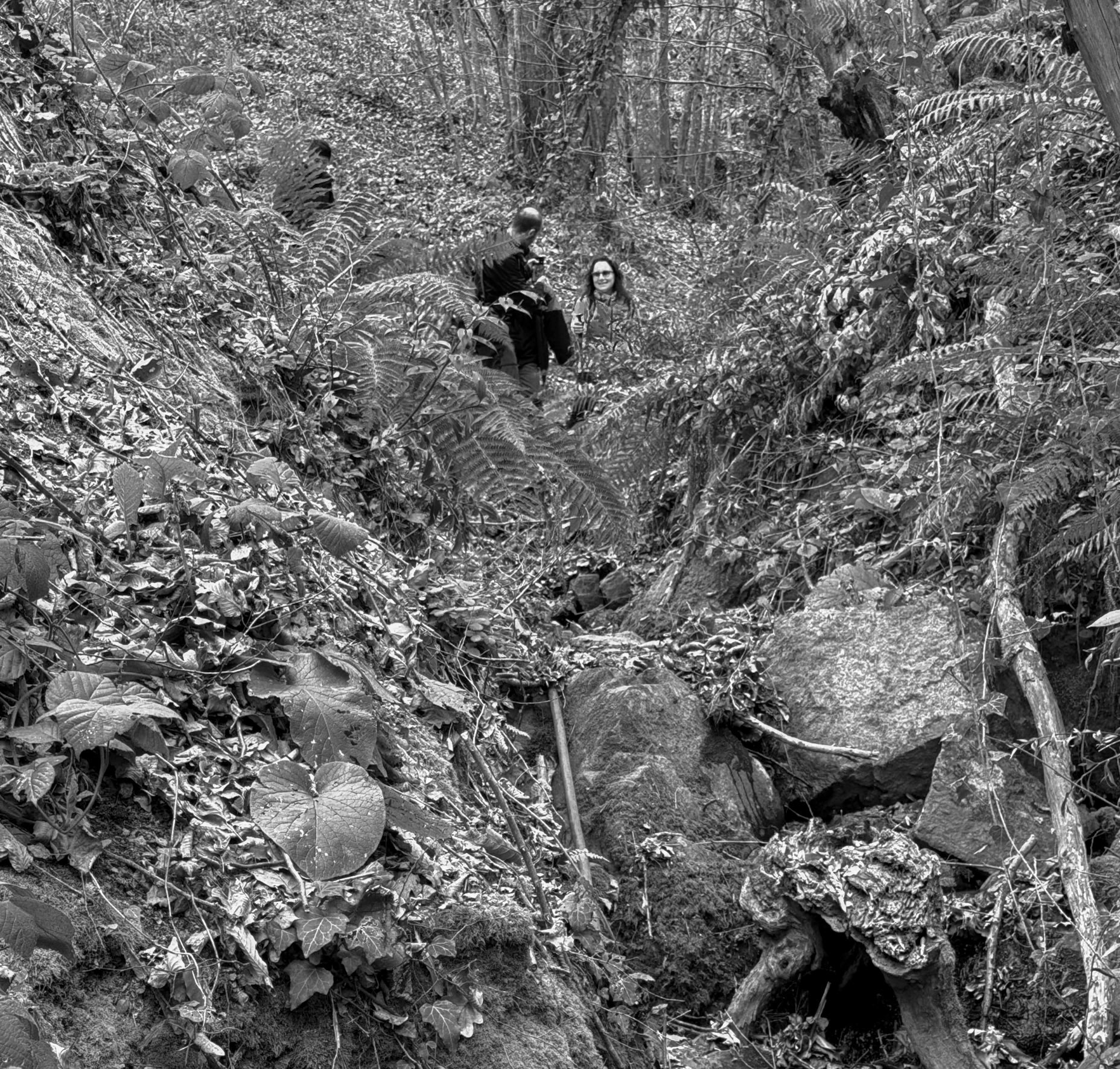 Dolap stream descent: hikers and rocks