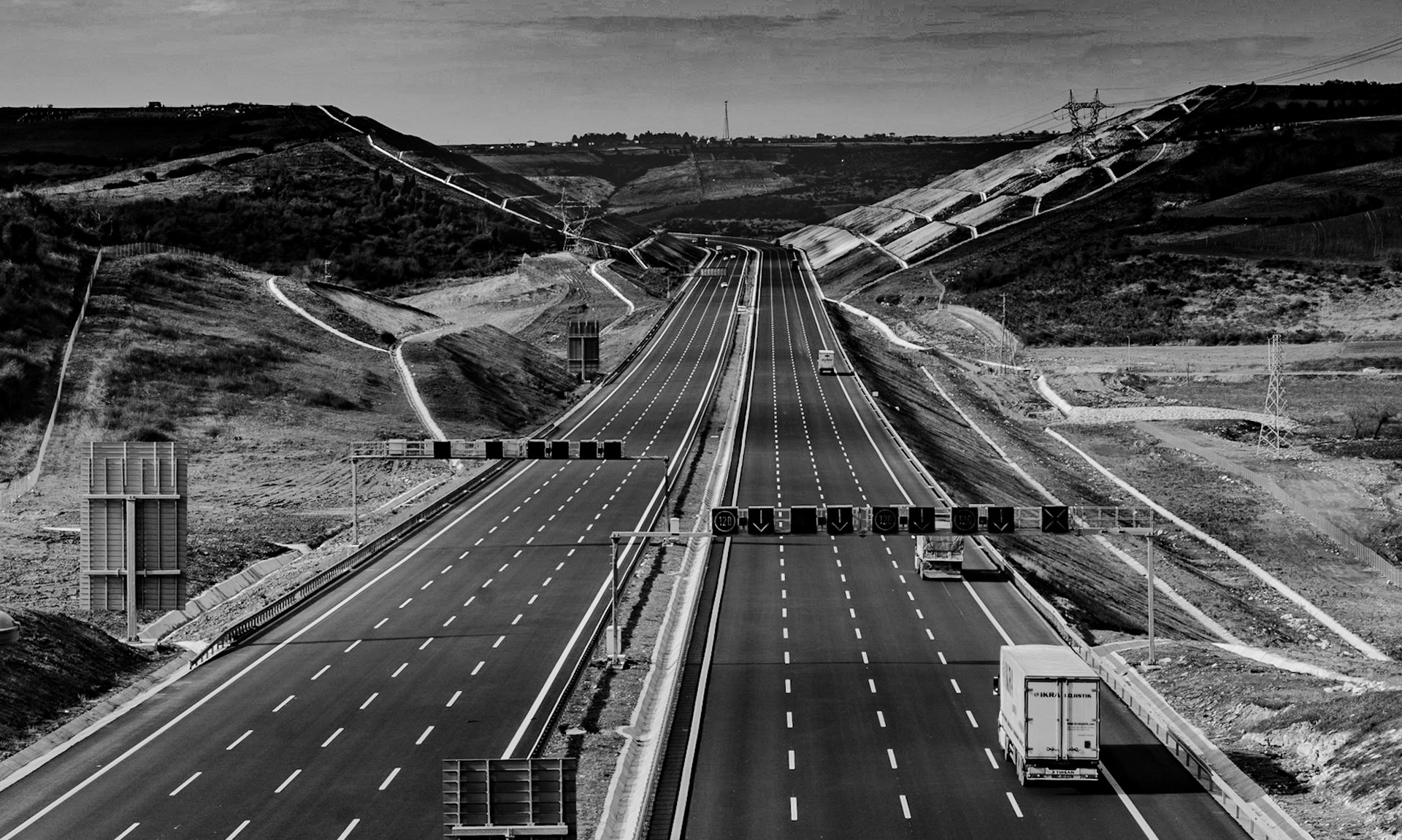 heading south from Baklalı: crossing part of the now-opened Northern Istanbul Motorway (looking west)