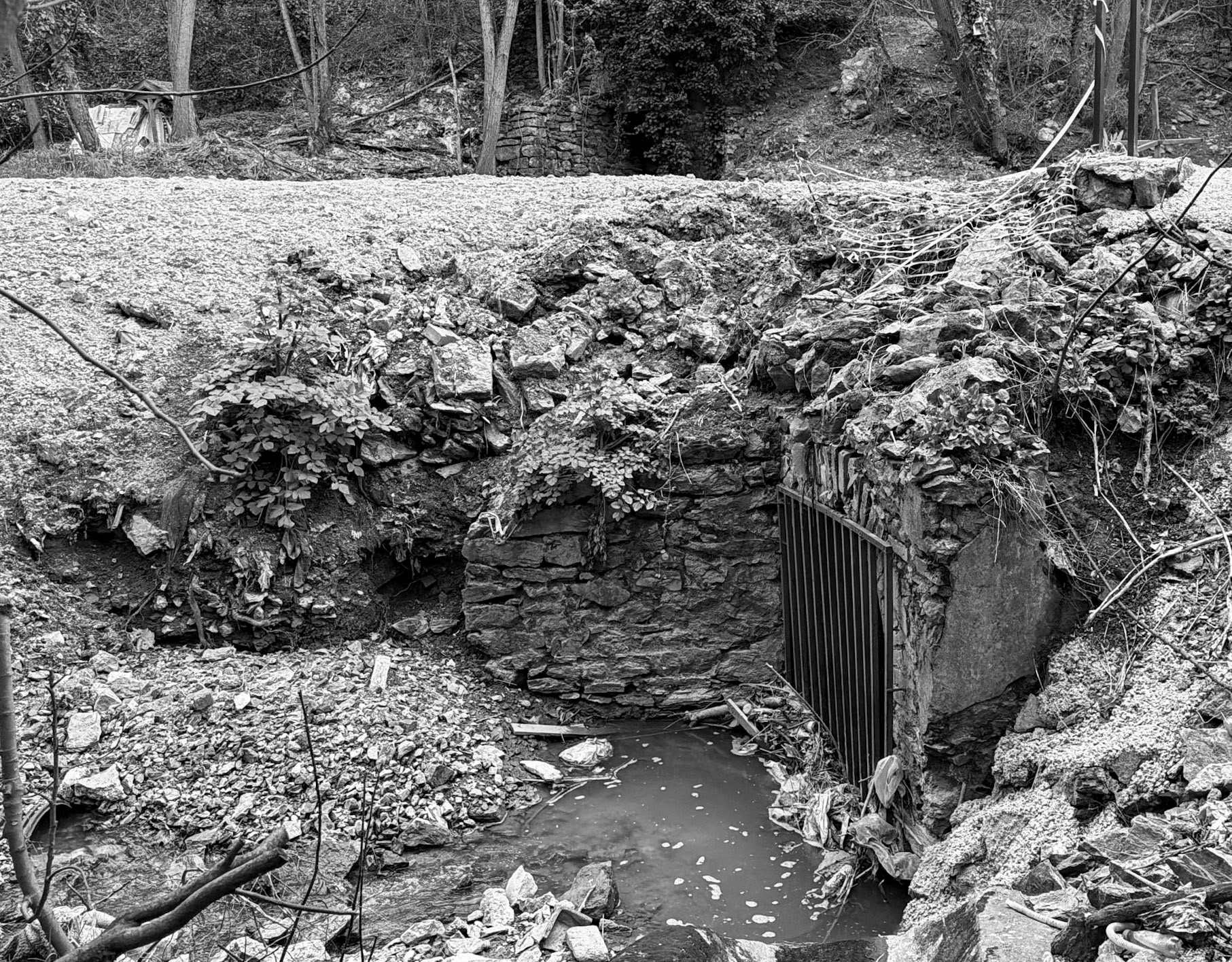 Kirazlı Ottoman ruin: all that's left of the former structure by the entrance; perhaps a gatehouse