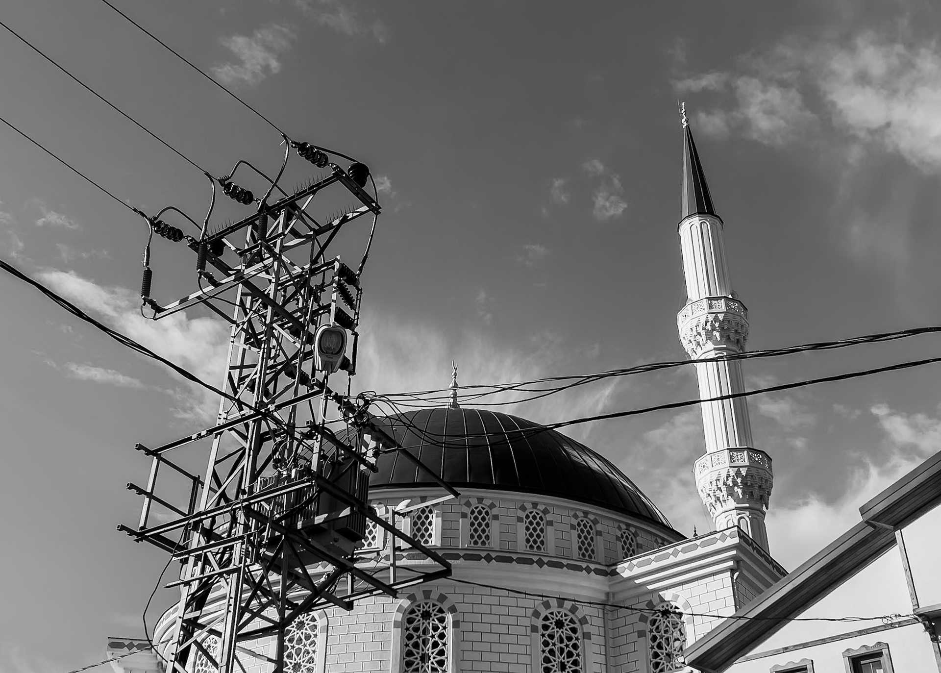 Paşamandıra: mosque and pylon