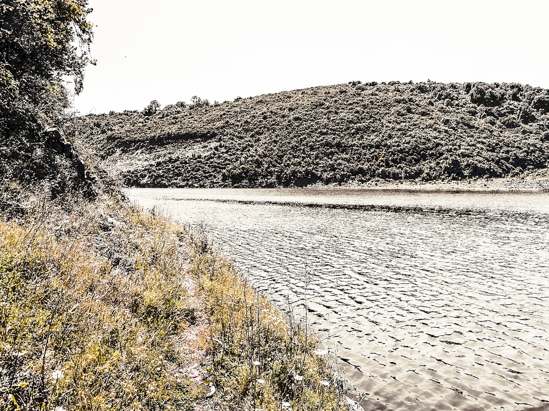 Şamlar Ottoman dam:  heading south along the eastern shore