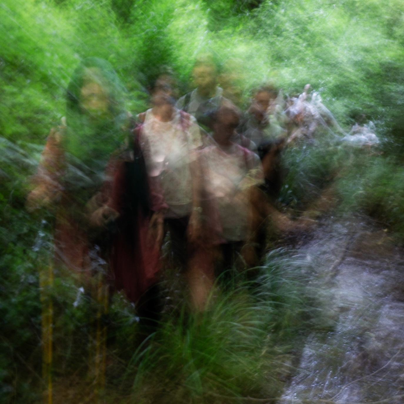 one of Deǧirmen’s western tributaries: blurry hikers