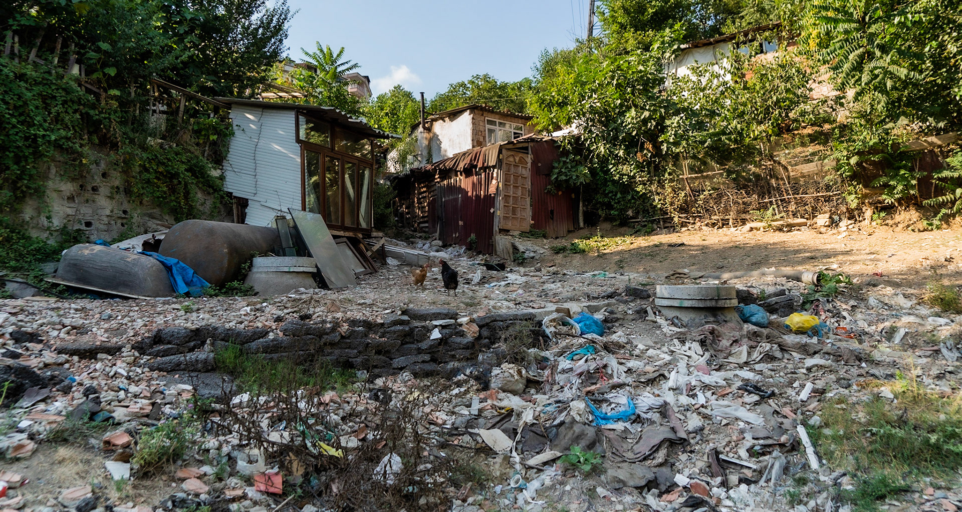 Akşemsettin: shanty farm and rubbish
