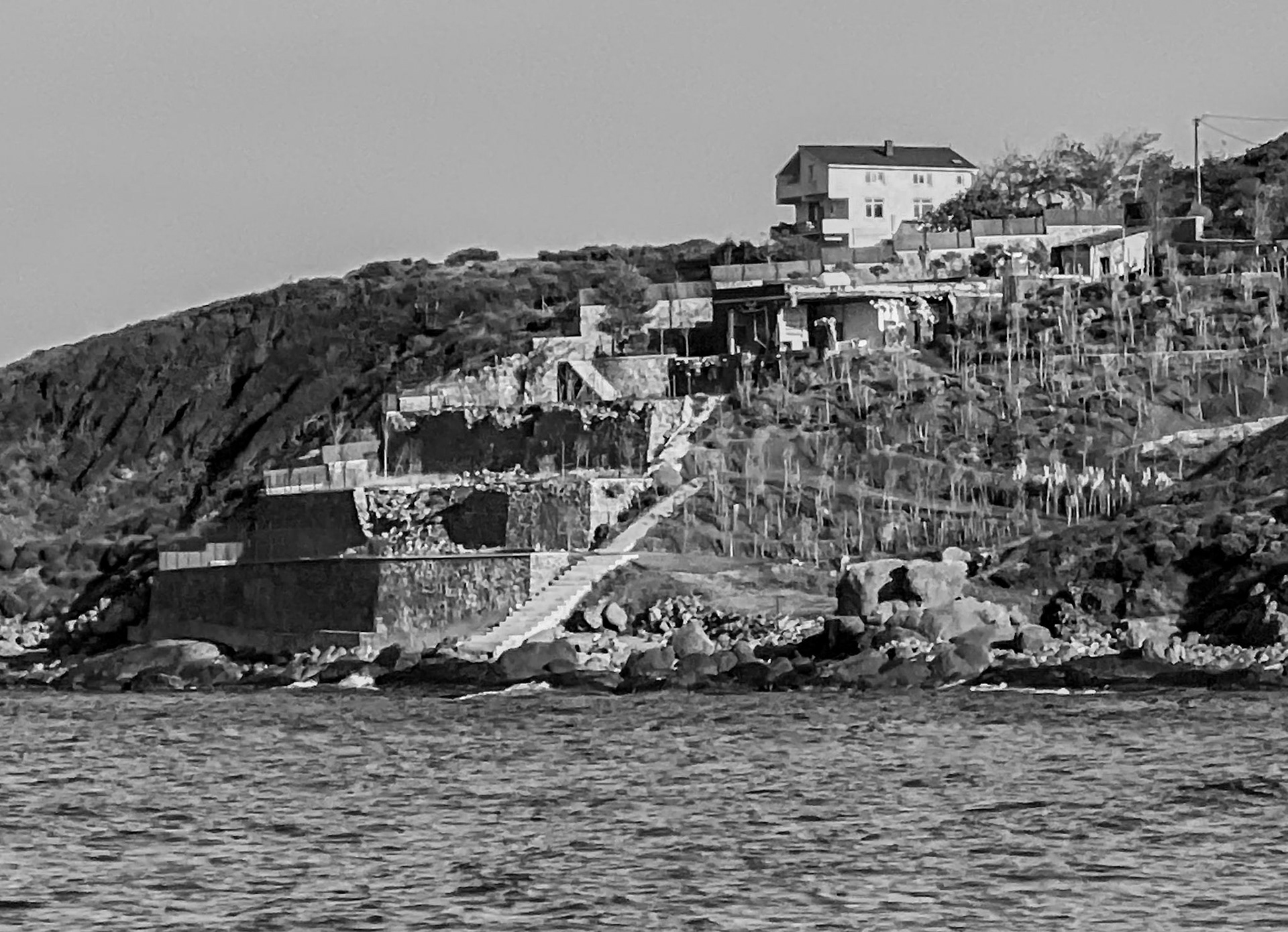 heading west along the line of the Black Sea: invasive villa