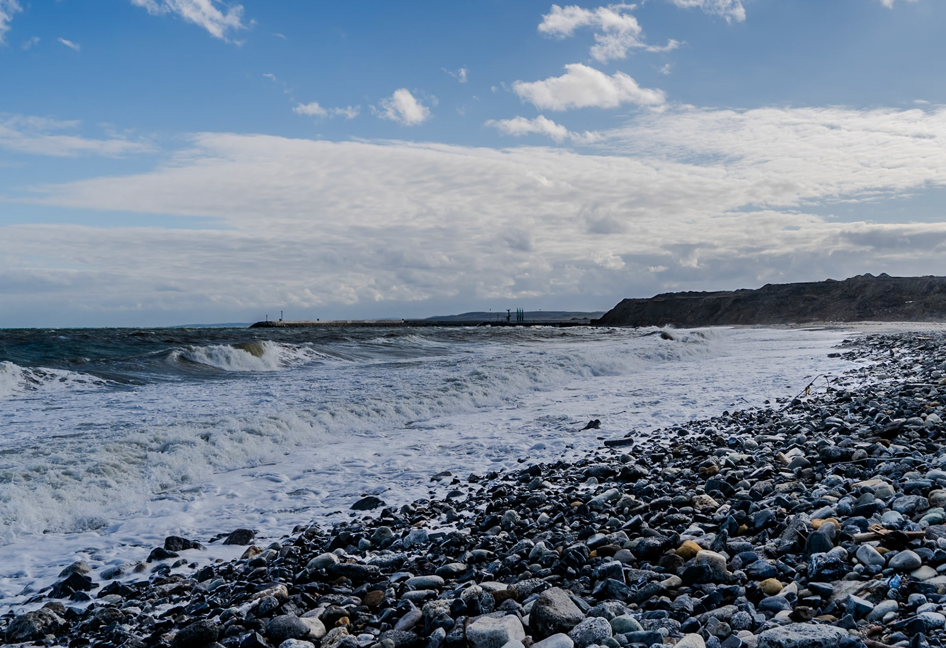 Black Sea coast east of Yeniköy: stony beach and harbour