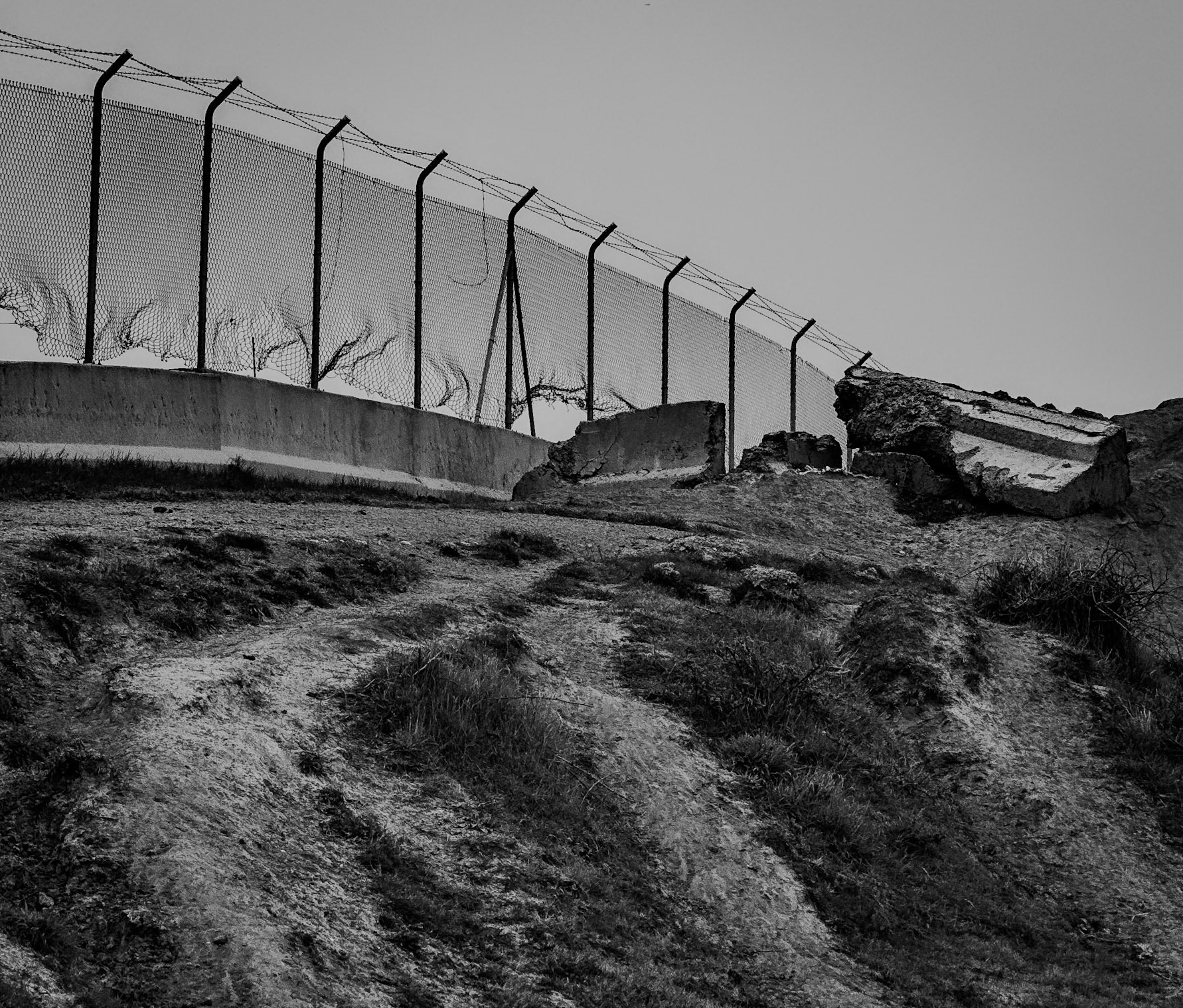 southern Yeniköy: strangely damaged airport fence (it wasn't us who did it!)