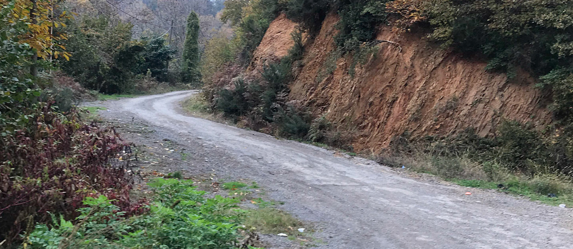 between Tokatköy:and Anadolu Kavaǧı: dirt road
