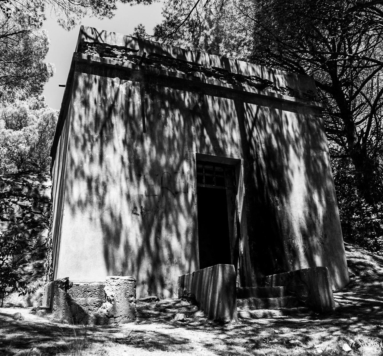 between Başıbüyük Ottoman ruined                                                                                                                                                  kiosks and the Ottoman lookout tower: blockhouse