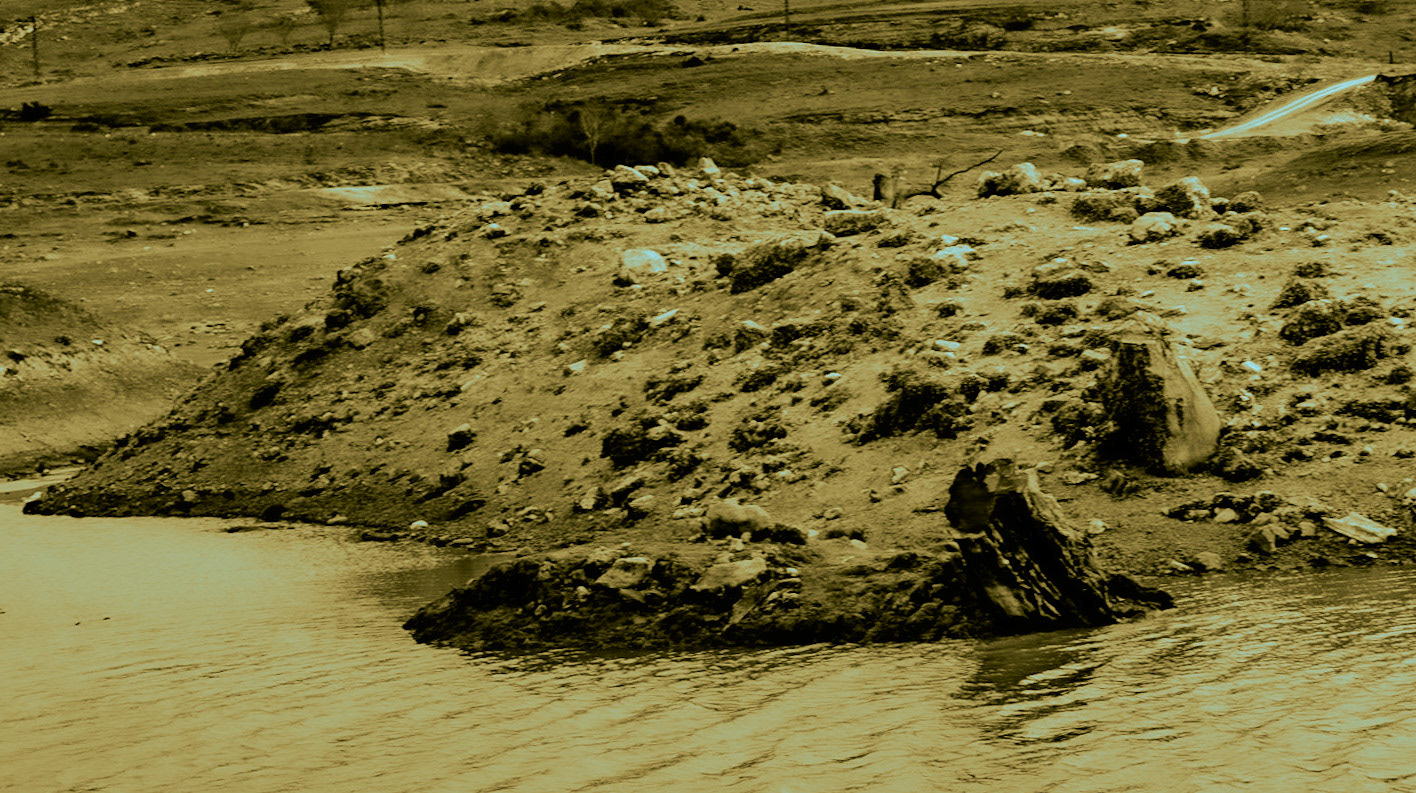 Şamlar: the almost-dry Sazlıdere reservoir bed south of the village