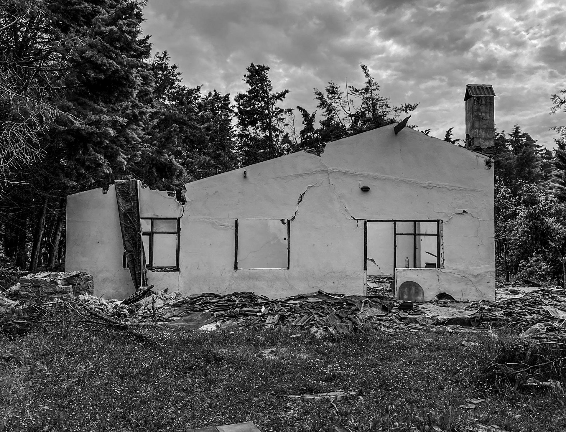 Trikos promontory: abandoned modern house
