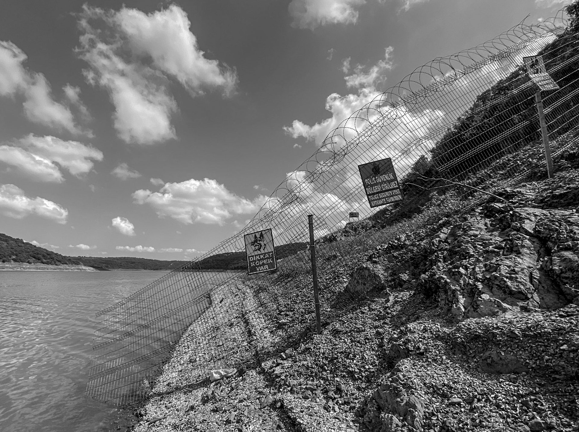 Alibey reservoir: police fence