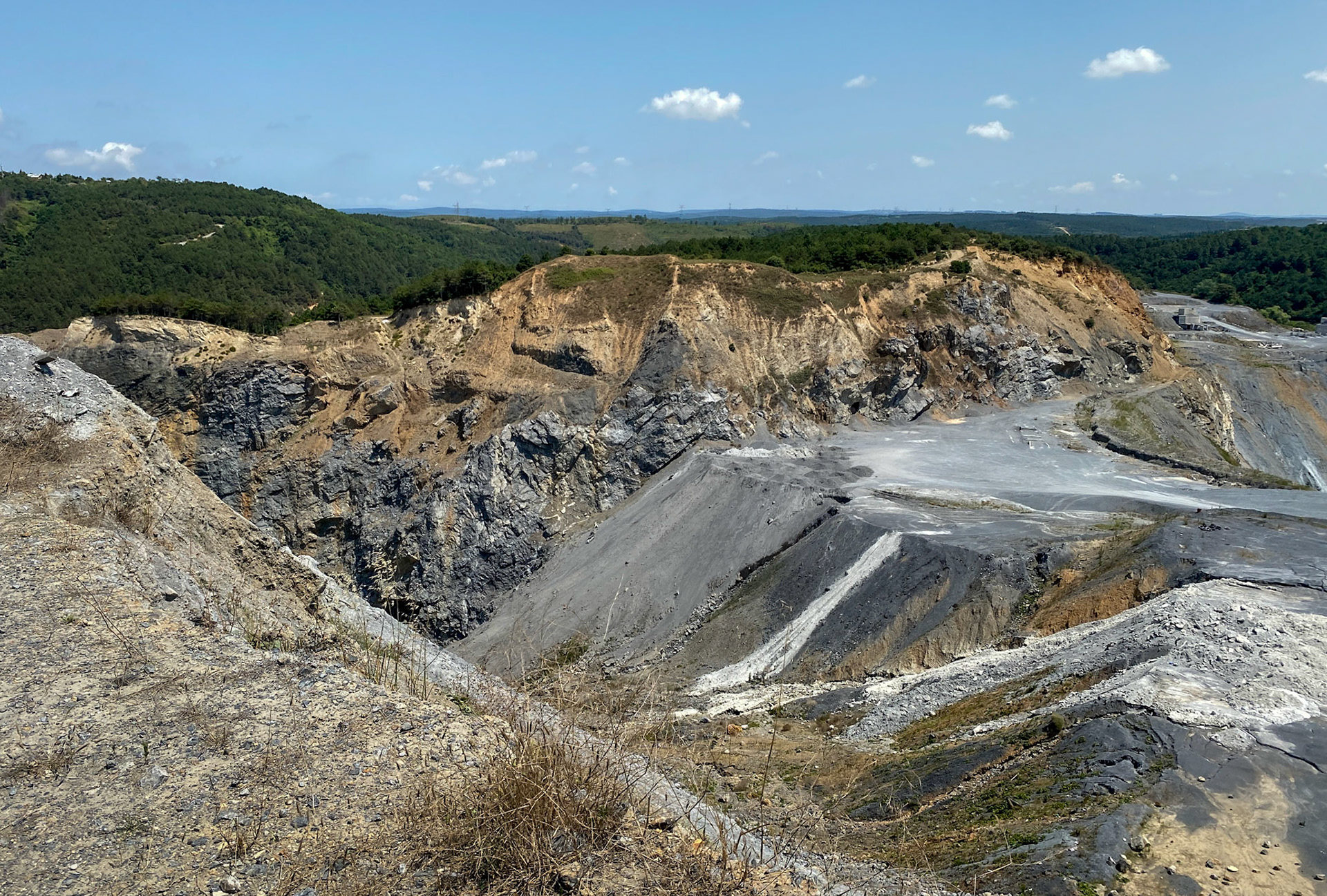 Cebeci: southern opencast mines - rockface
