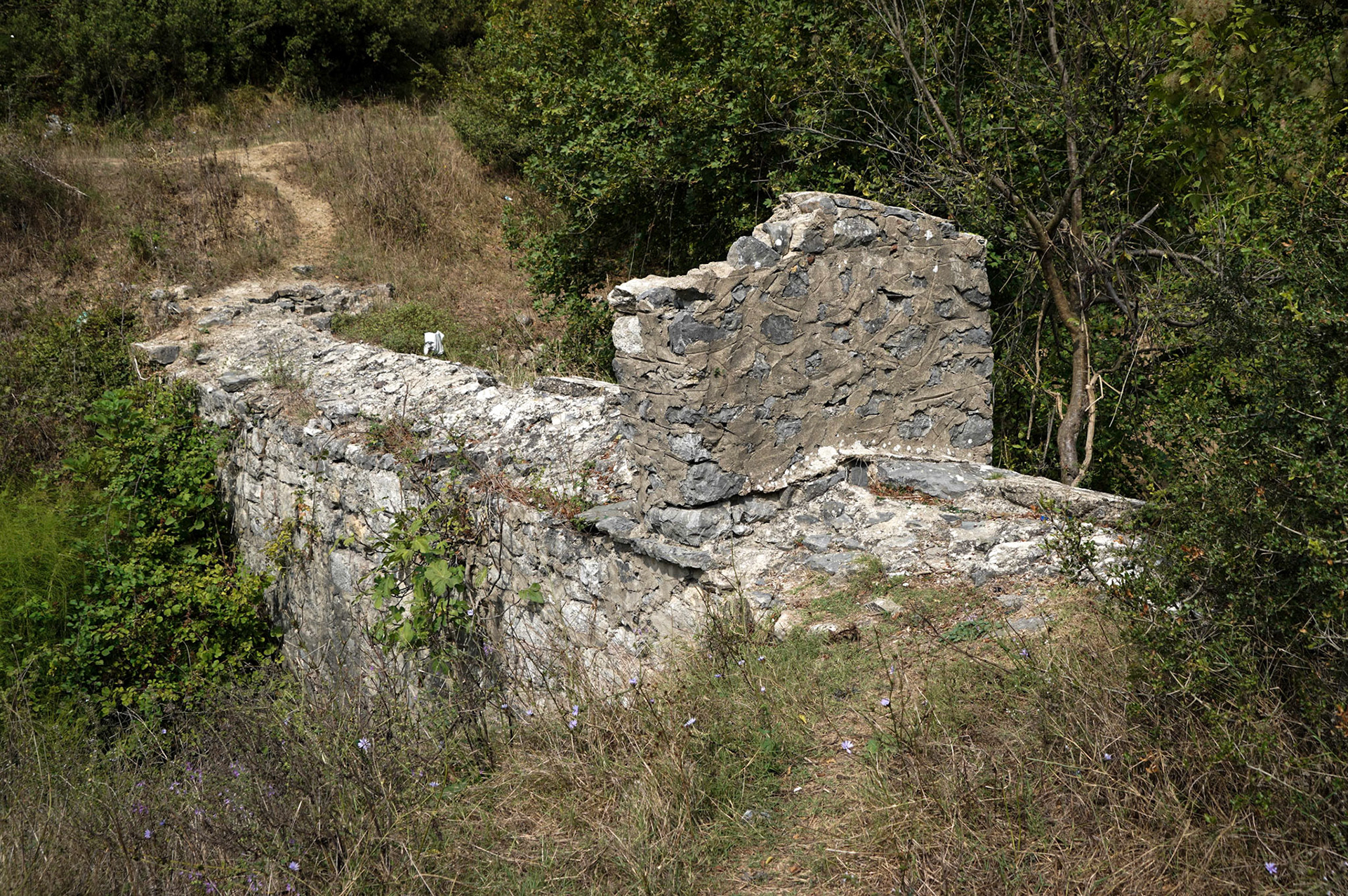 Cebeci cave: nearby aqueduct