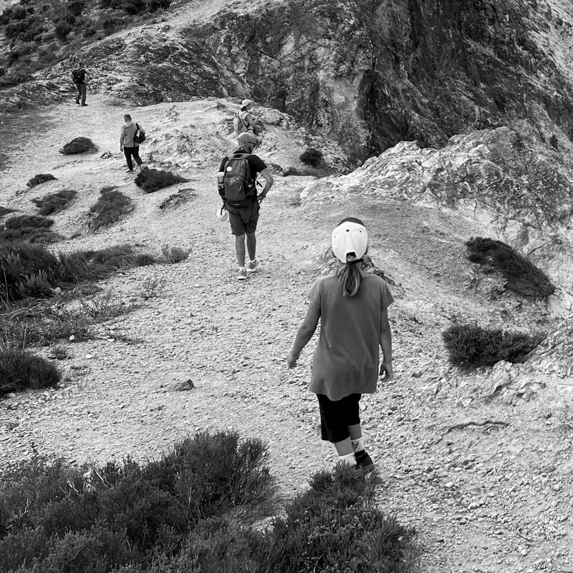 between Kurna fishing hamlet and the Kurna quarry: on a cliff path