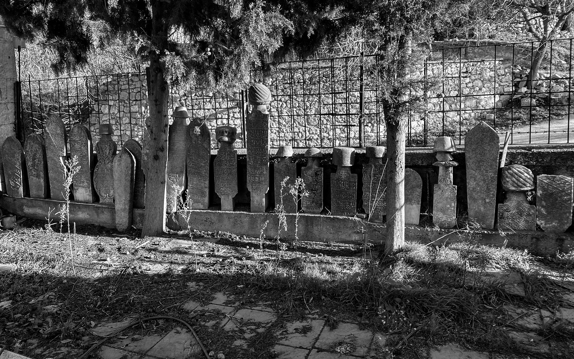 Şamlar: Ottoman gravestones in the yard of the mosque