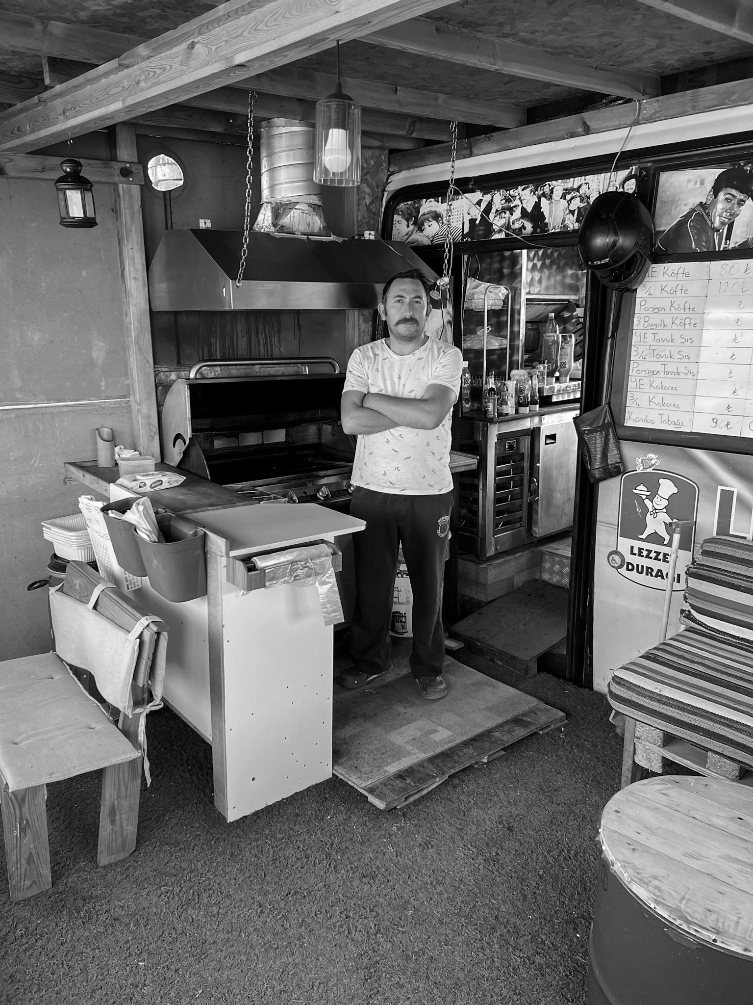 Nişantepe: roadside Yeşilcam café owner