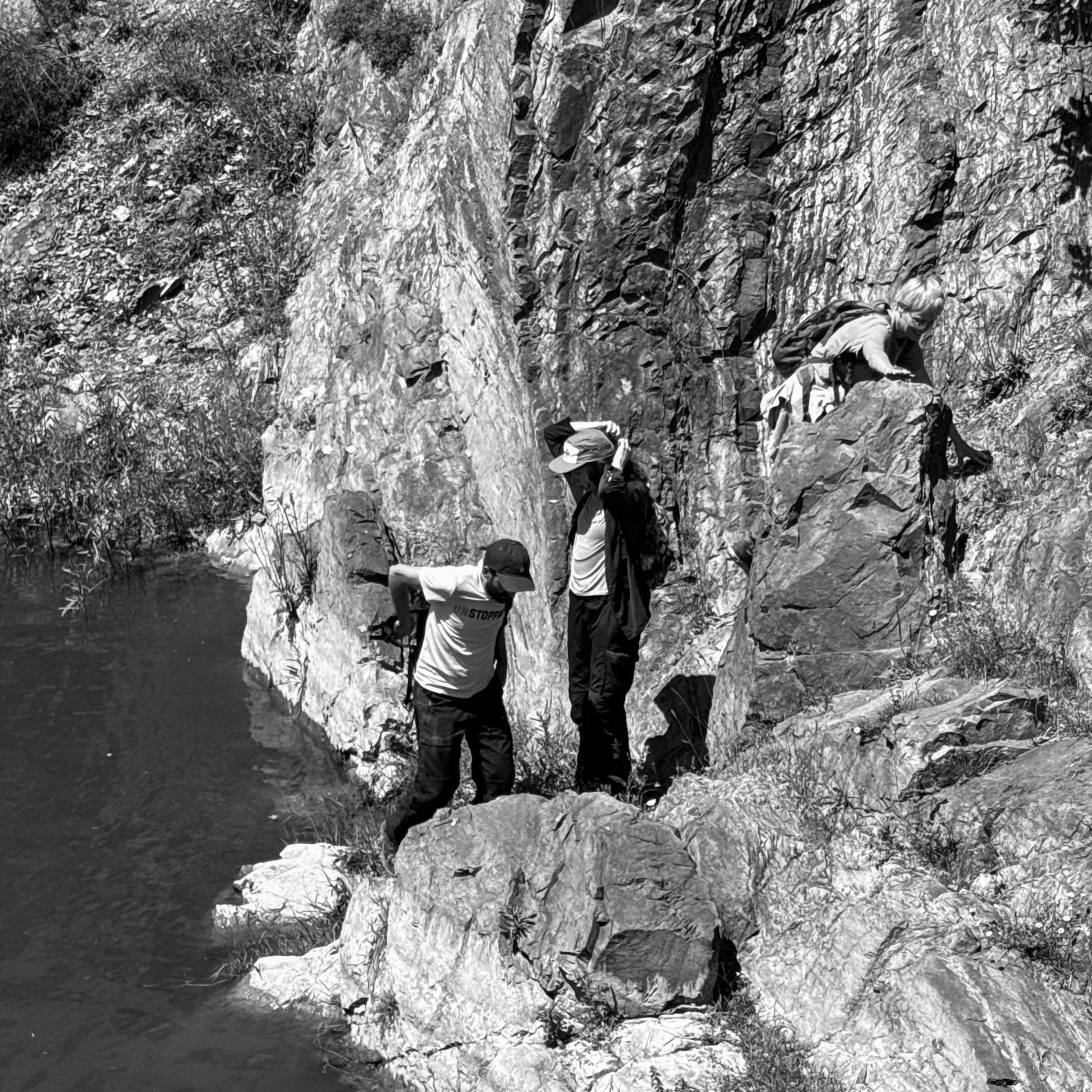 Şamlar Ottoman dam: scrambling over the rocks