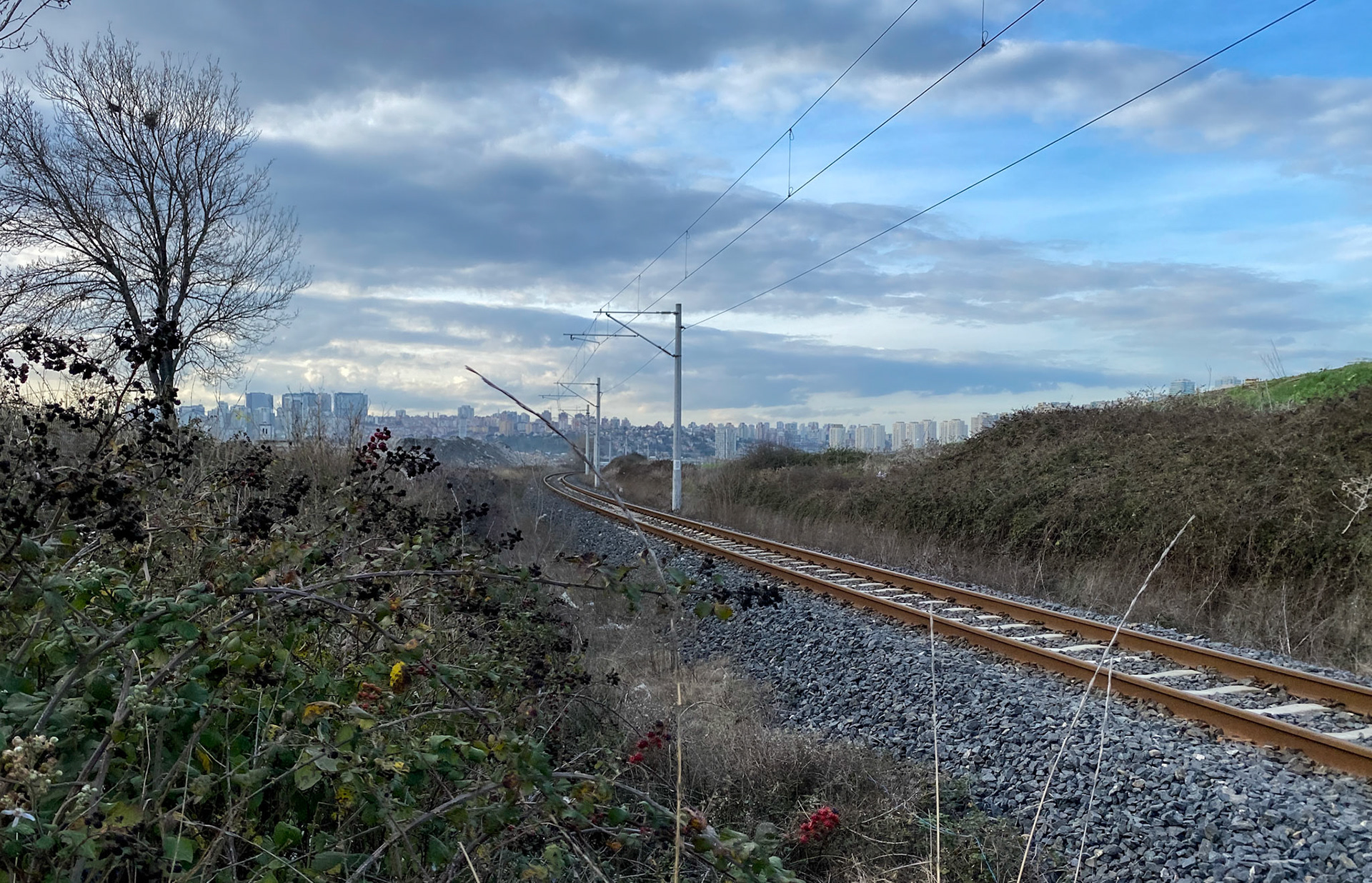 between Tahtakale and Bathonea: the active single railway line we cross