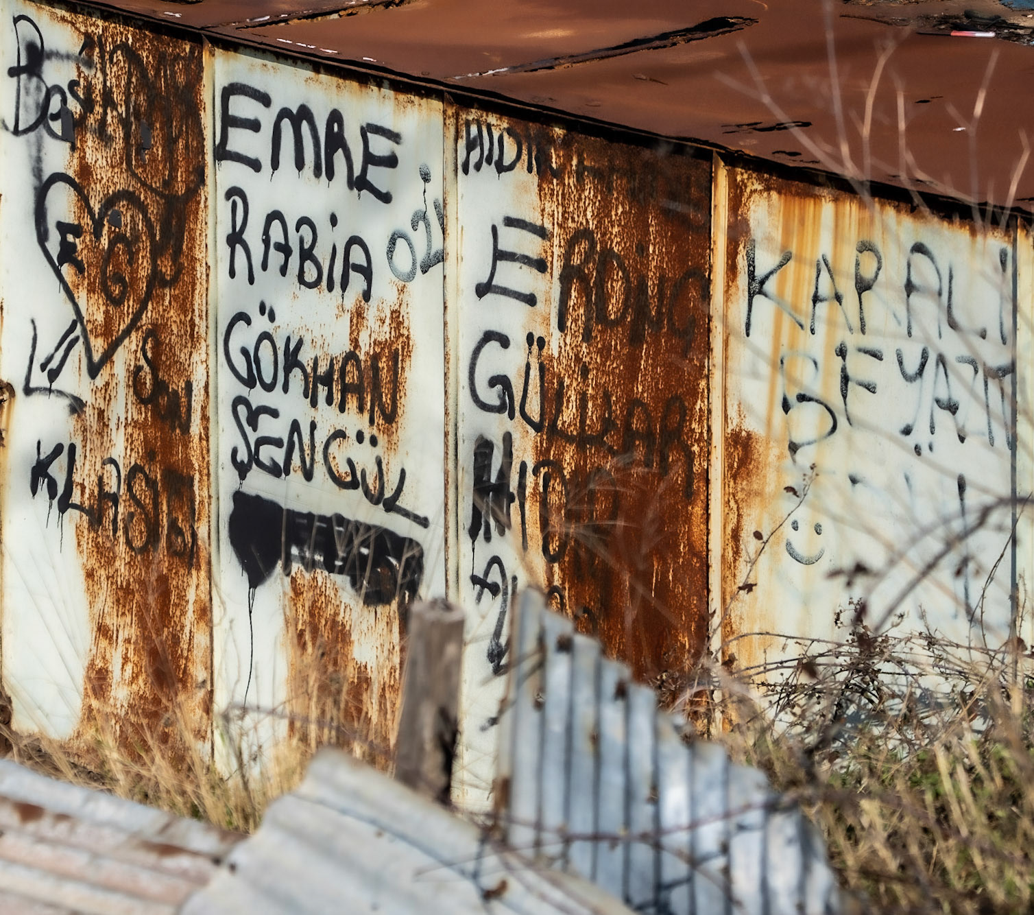 Anadolu Feneri harbour: messages of love