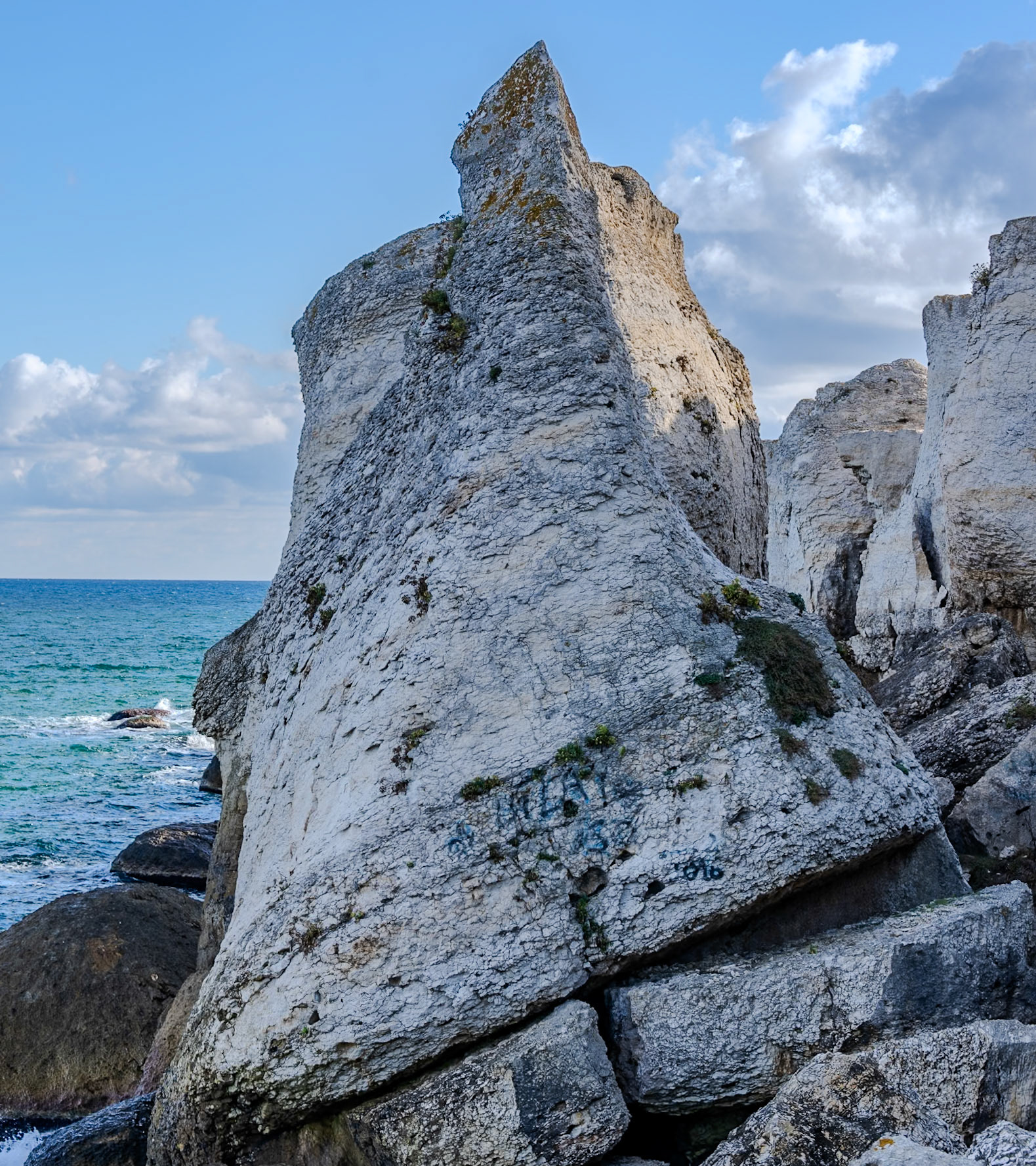 Sahilköy: rocky shore