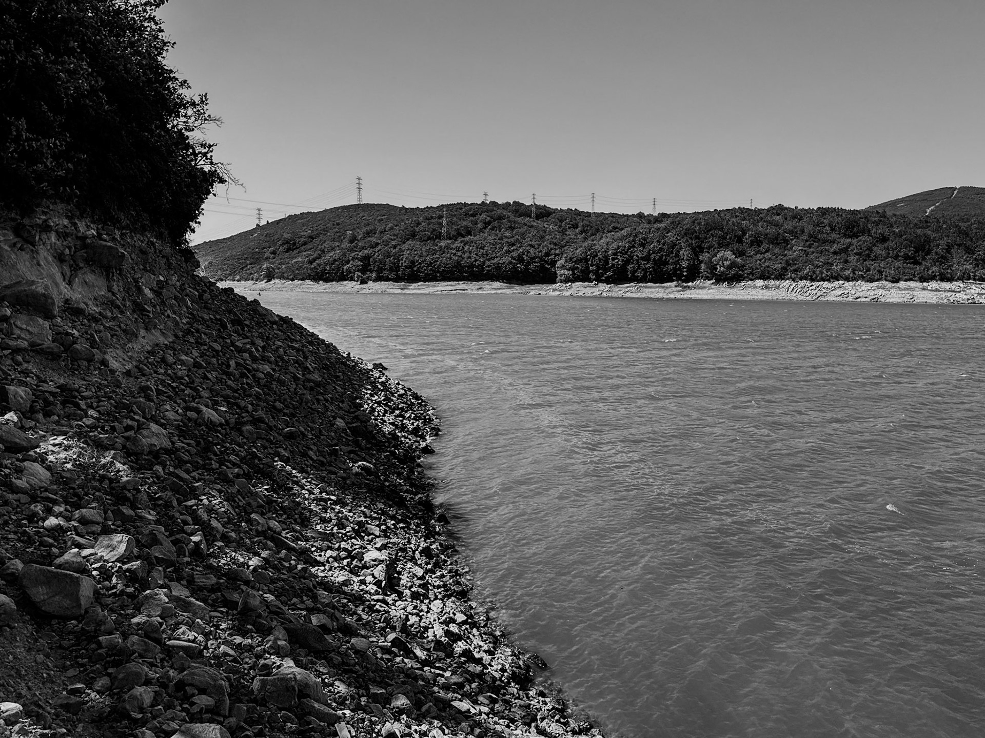 western Ömerli reservoir: shore walk