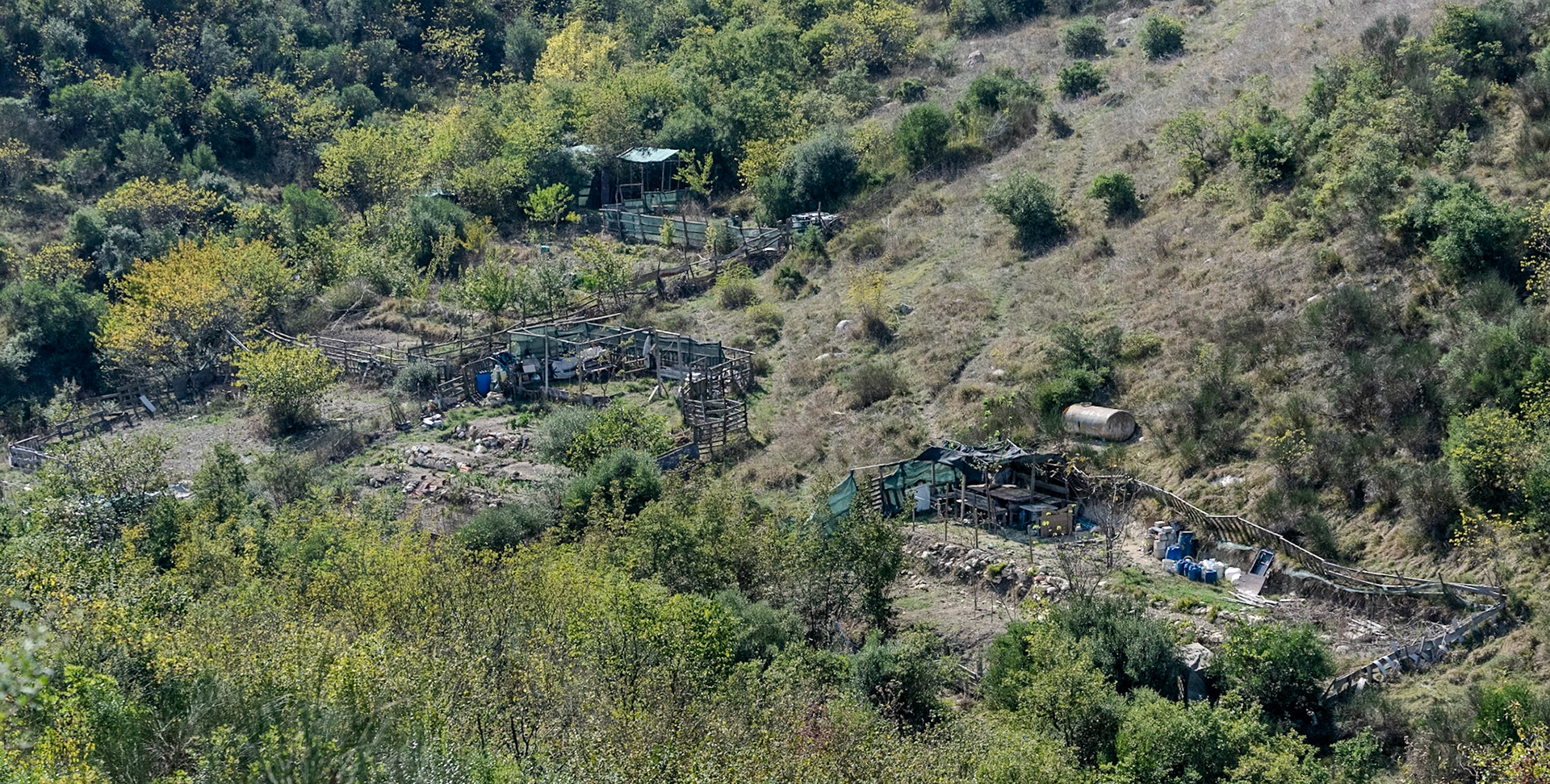 Şişekumları valley: squatter farms (I suppose)