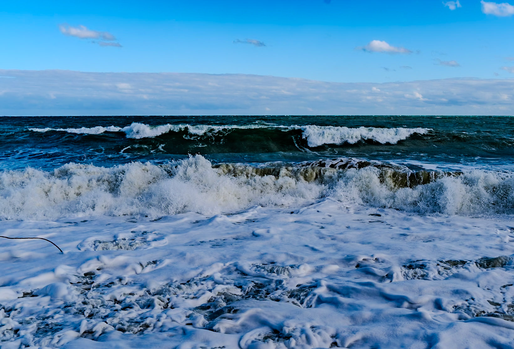 Black Sea coast east of Yeniköy: rough sea