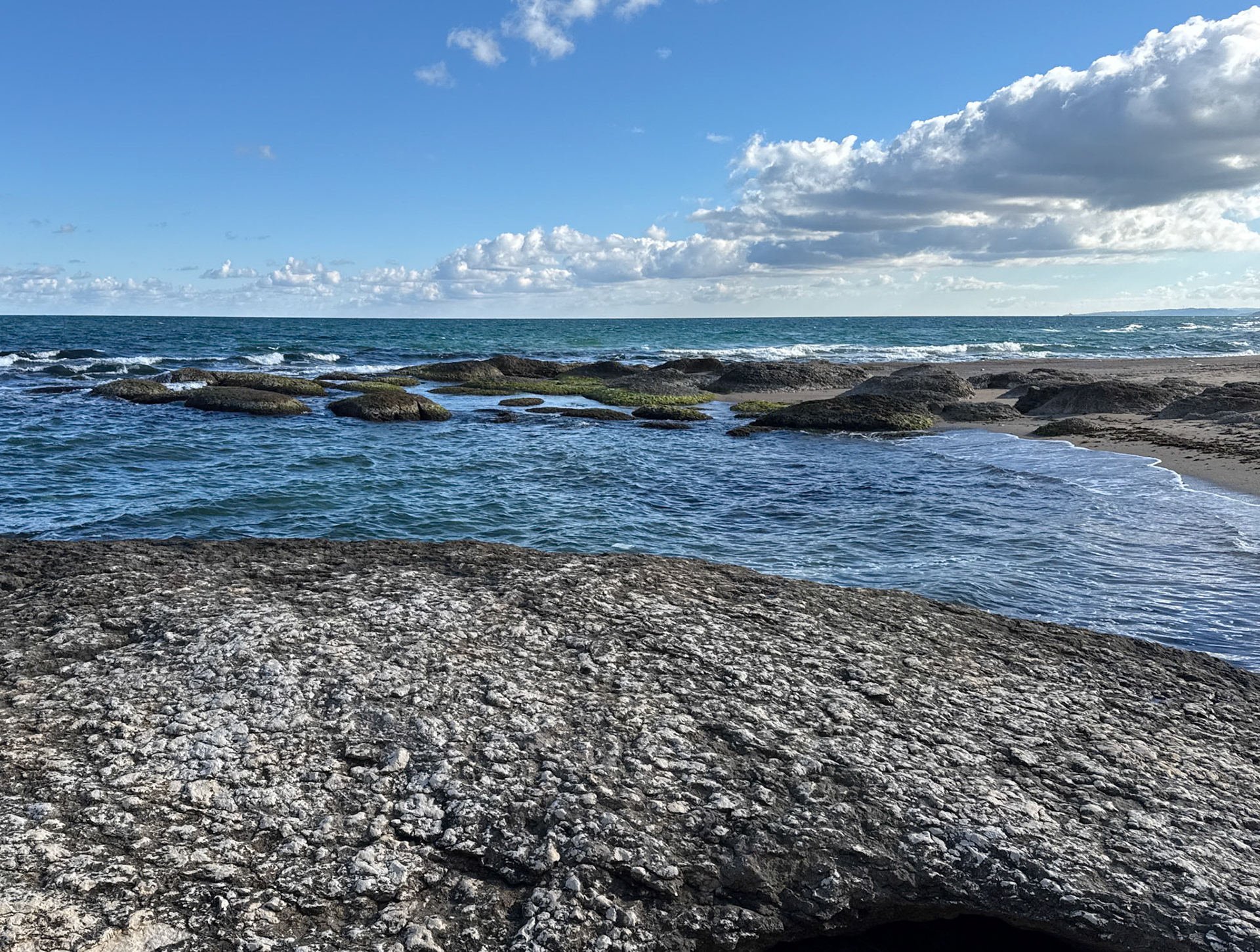 Sahilköy: basalt formation and sea