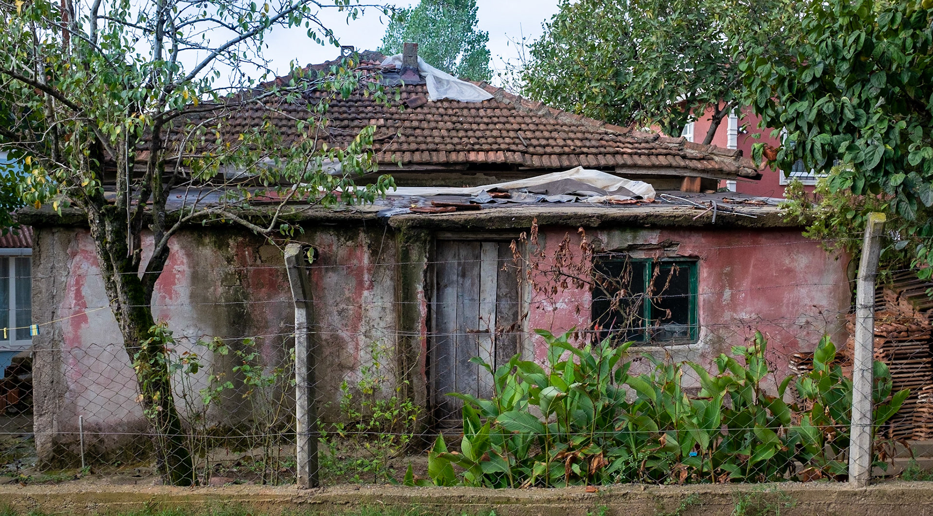 Göçbeyli: ruined cottage