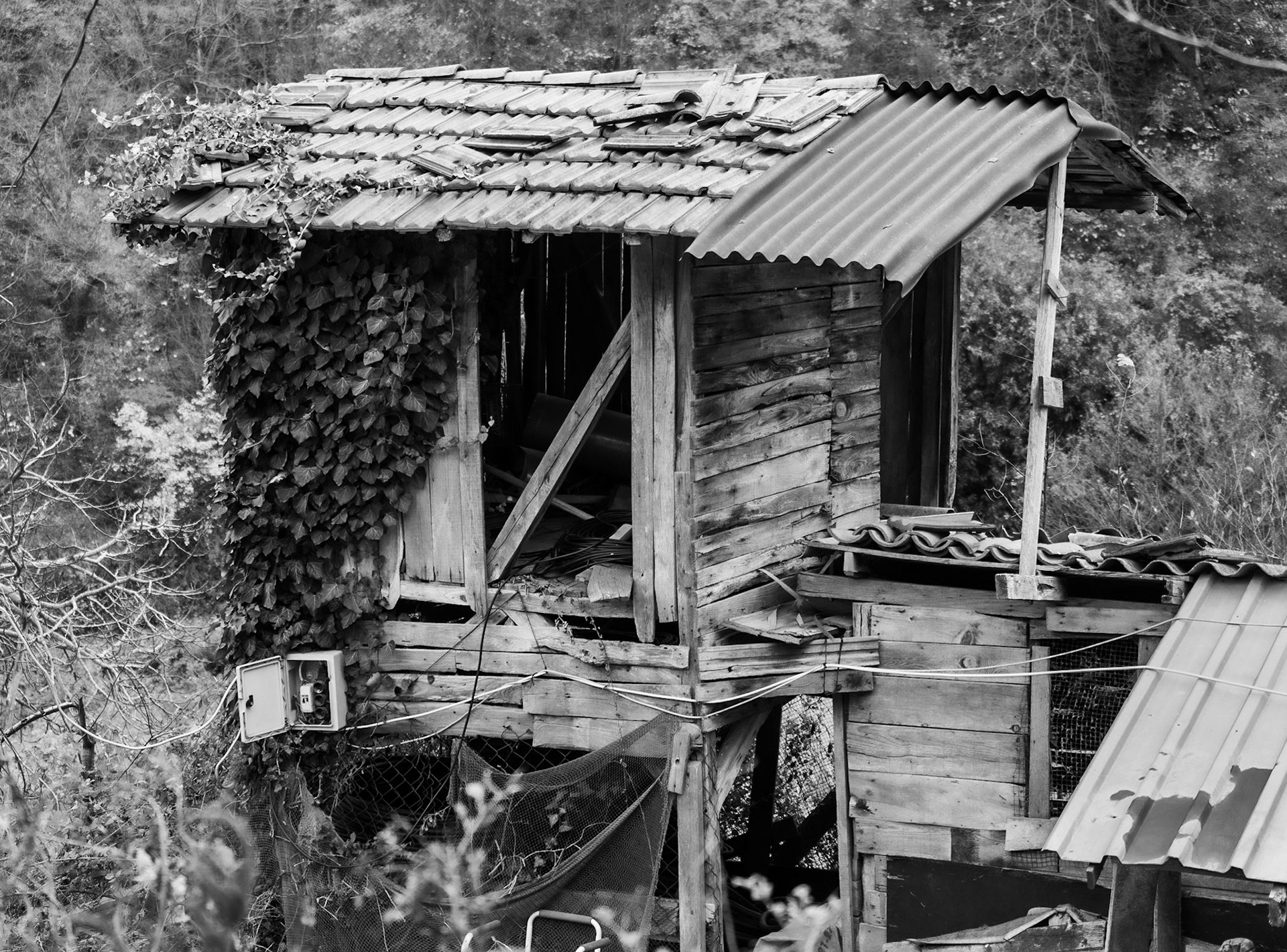 Kaynarca: multistore ramshakle hut