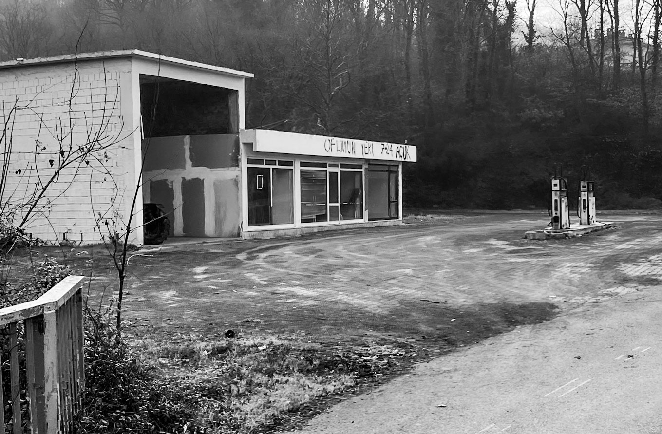 Bozhane: derelict petrol station