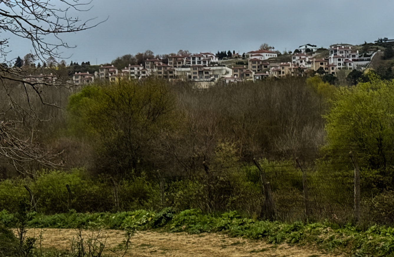 between the first Sazlıdere flower meadow and Terkos: an abandoned modern estate